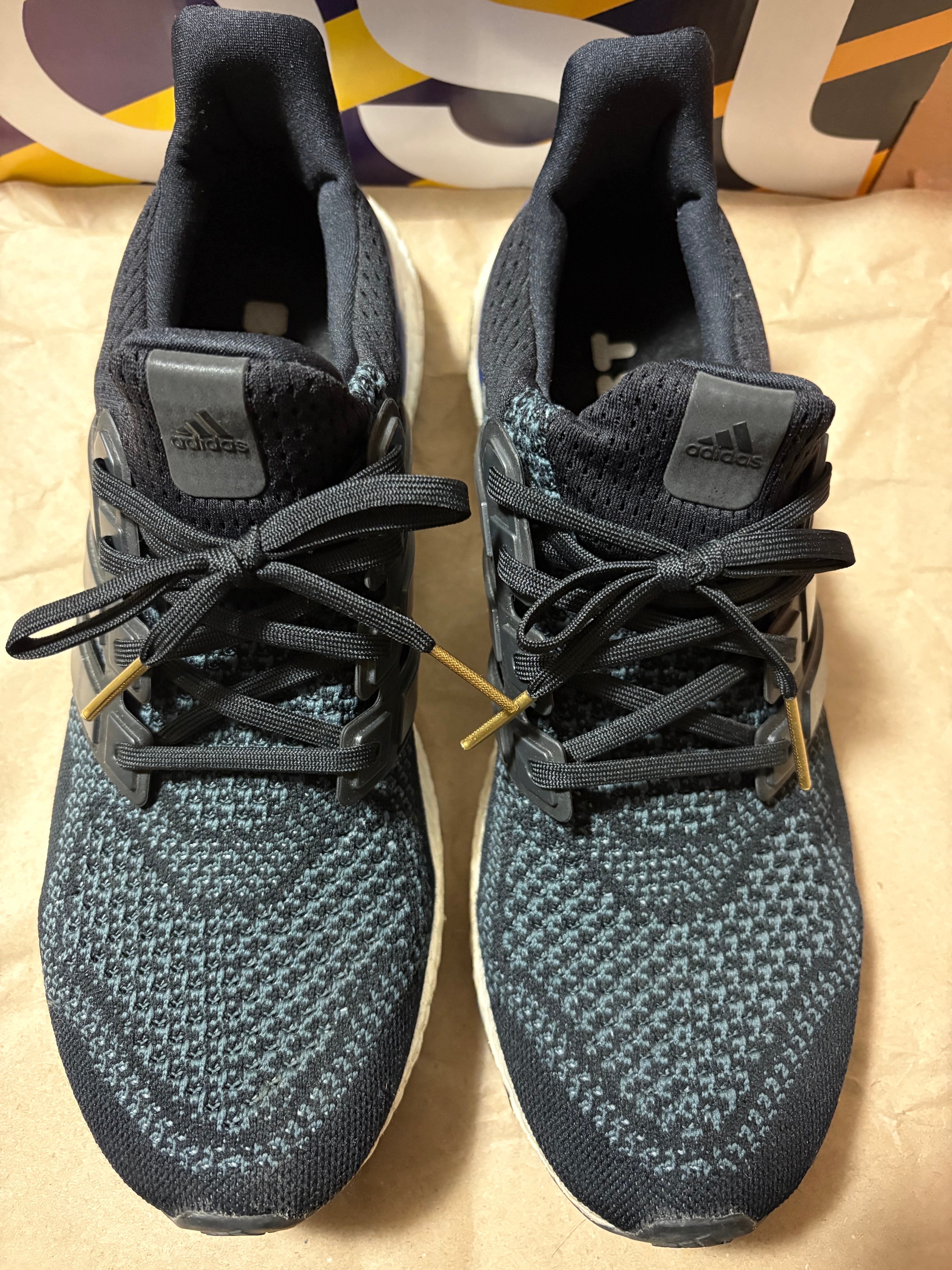 アディダス ウルトラブースト OG "コアブラック/ゴールドメタル/パープル"