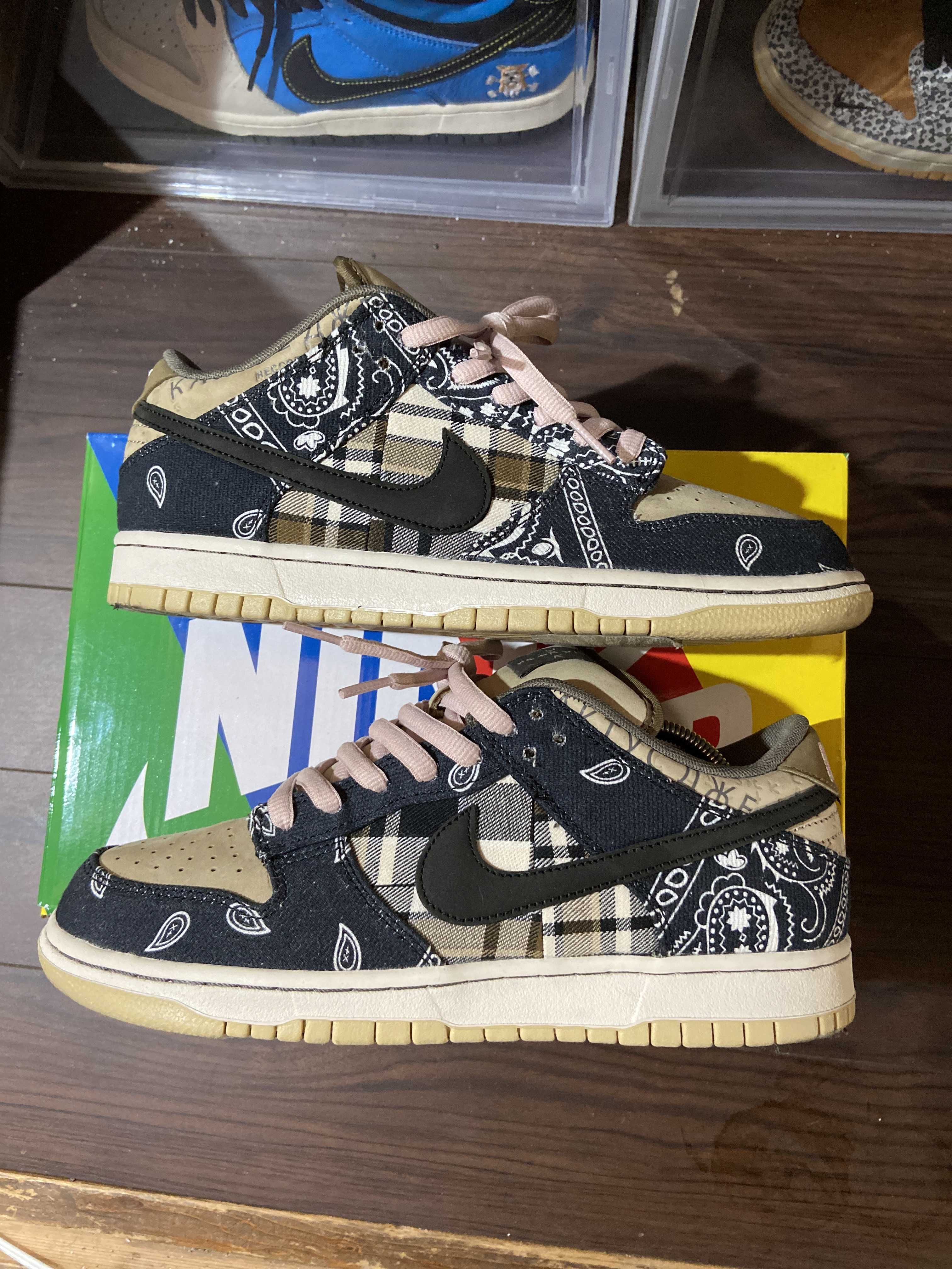 Travis Scott × Nike SB Dunk Low "Black/Parachute Beige"