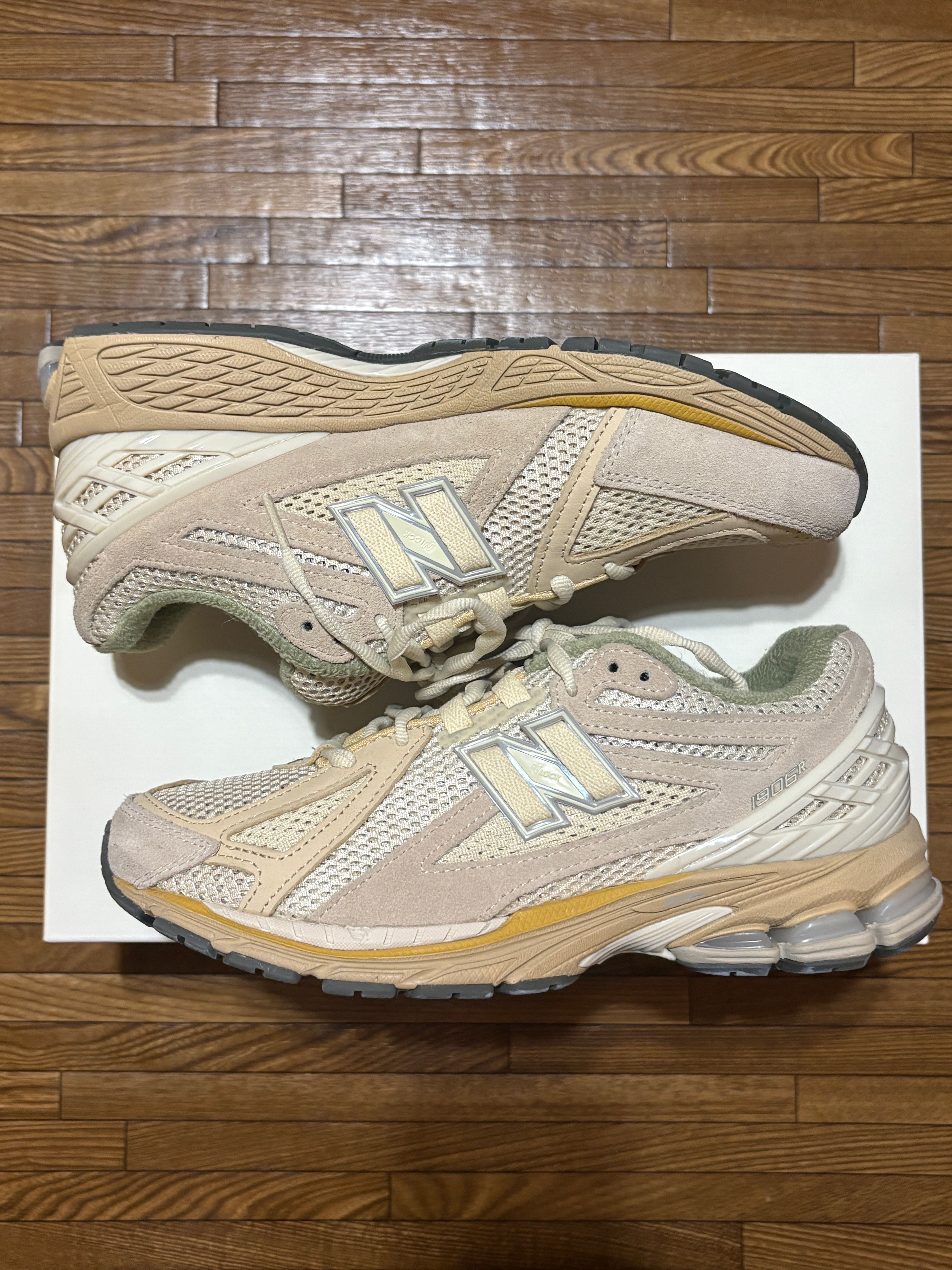 AURALEE × New Balance 1906R "Beige"