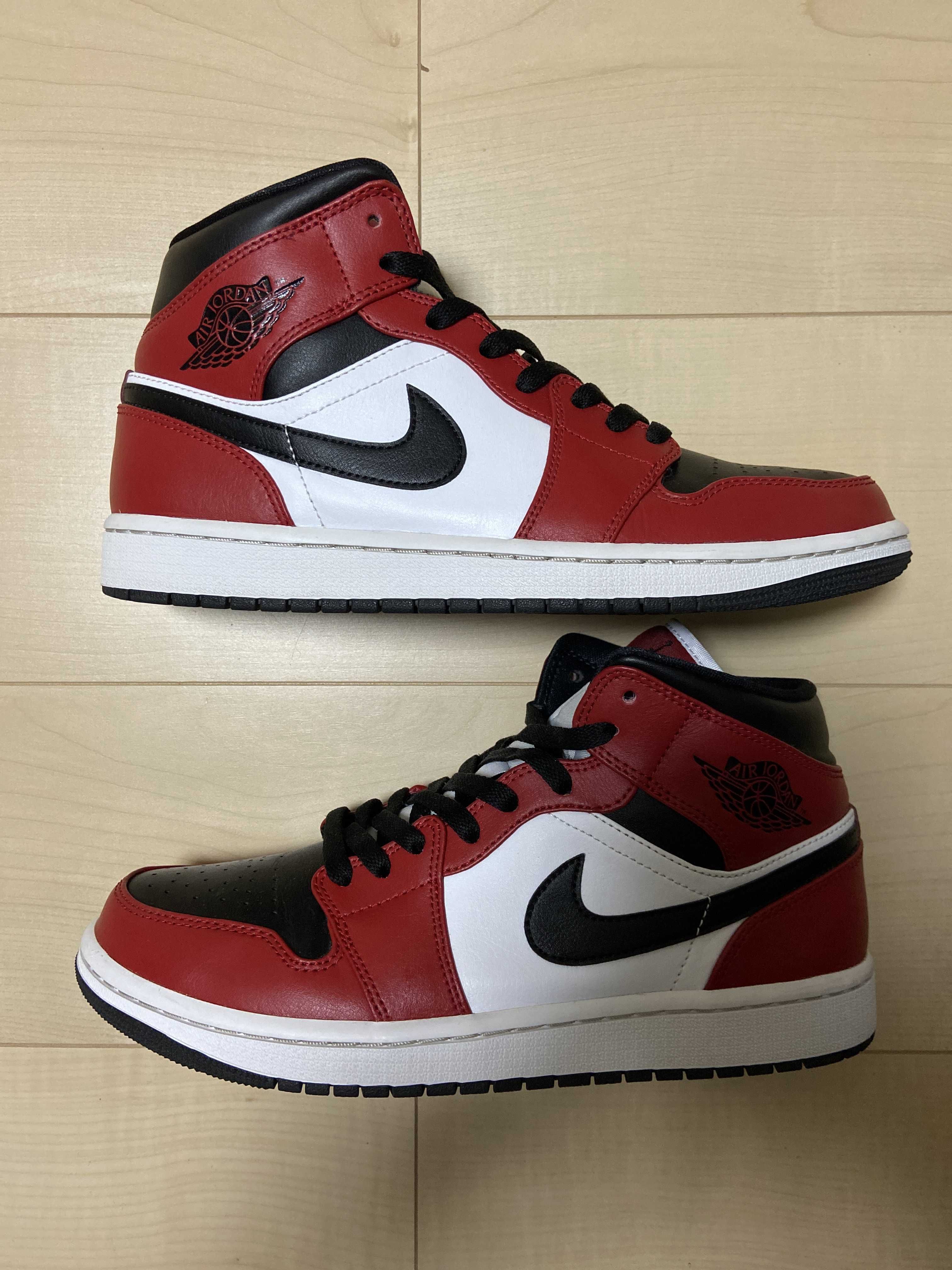 Nike Air Jordan 1 Mid "Chicago Black Toe"