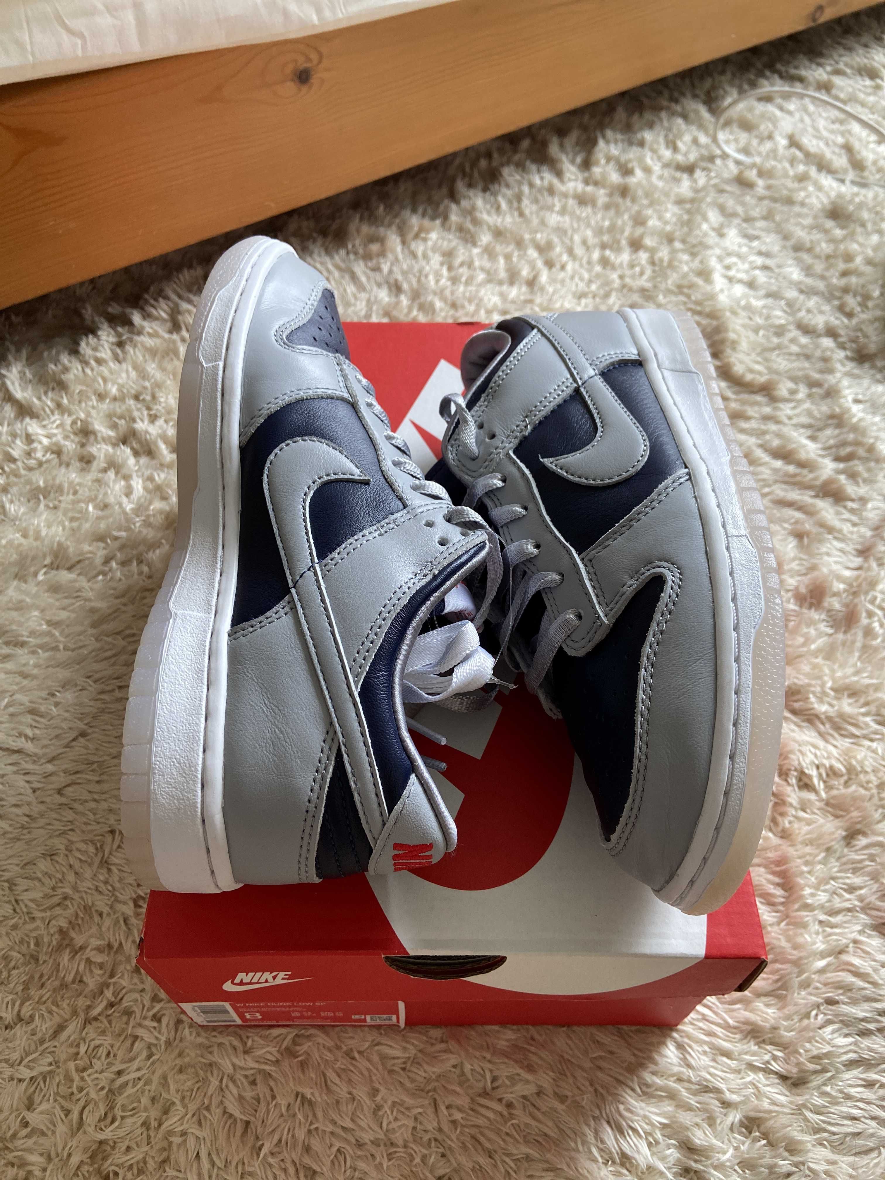 NIKE Women's DUNK LOW "COLLEGE NAVY"