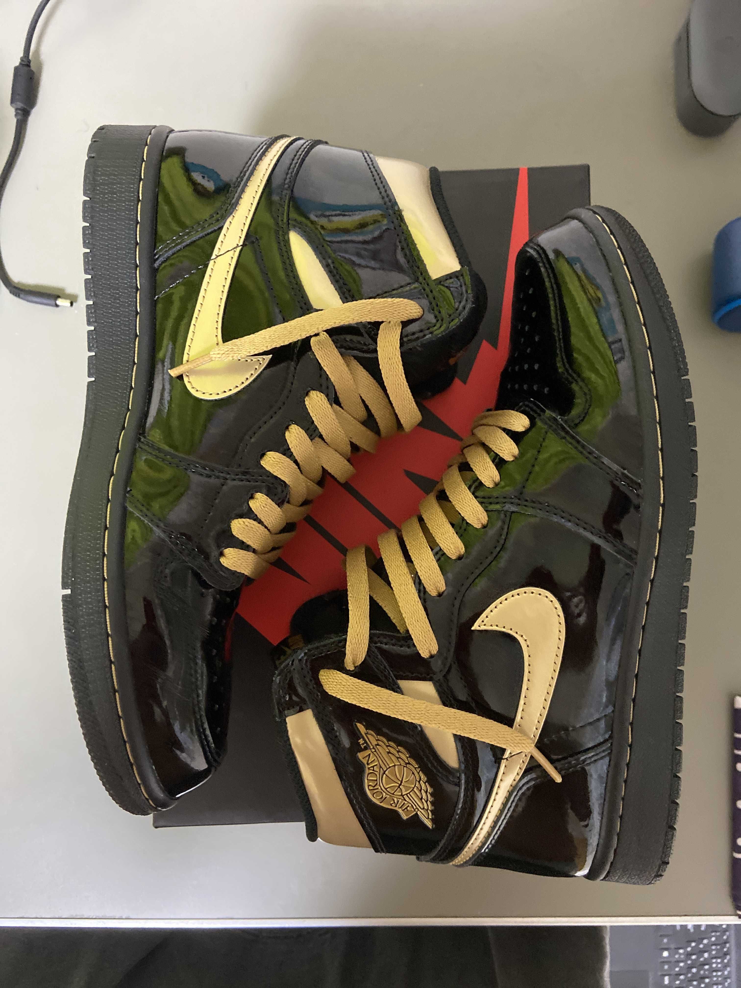 Nike Air Jordan 1 High OG "Black-Metalic Gold"