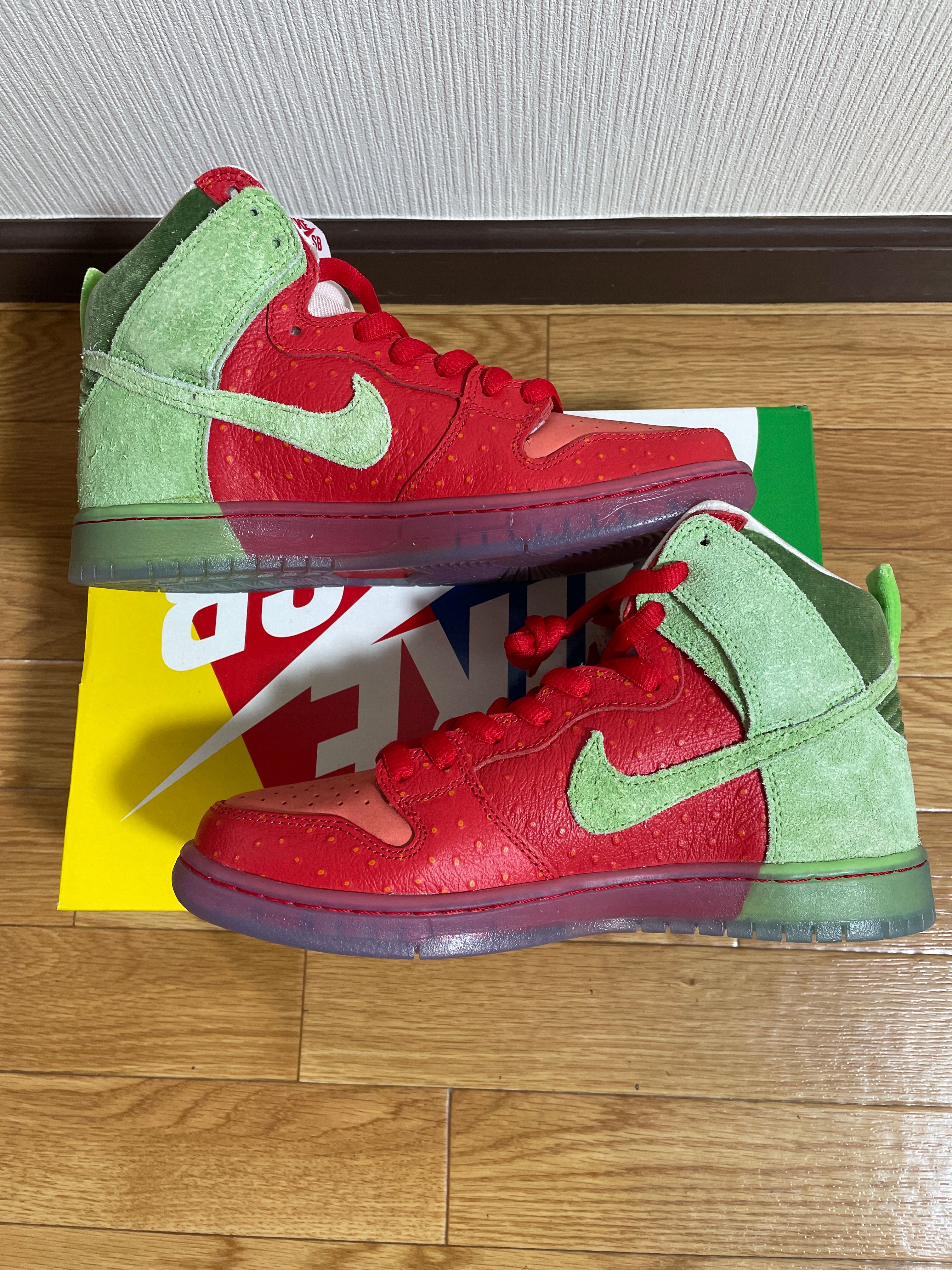 Nike SB Dunk High "Strawberry Cough"
