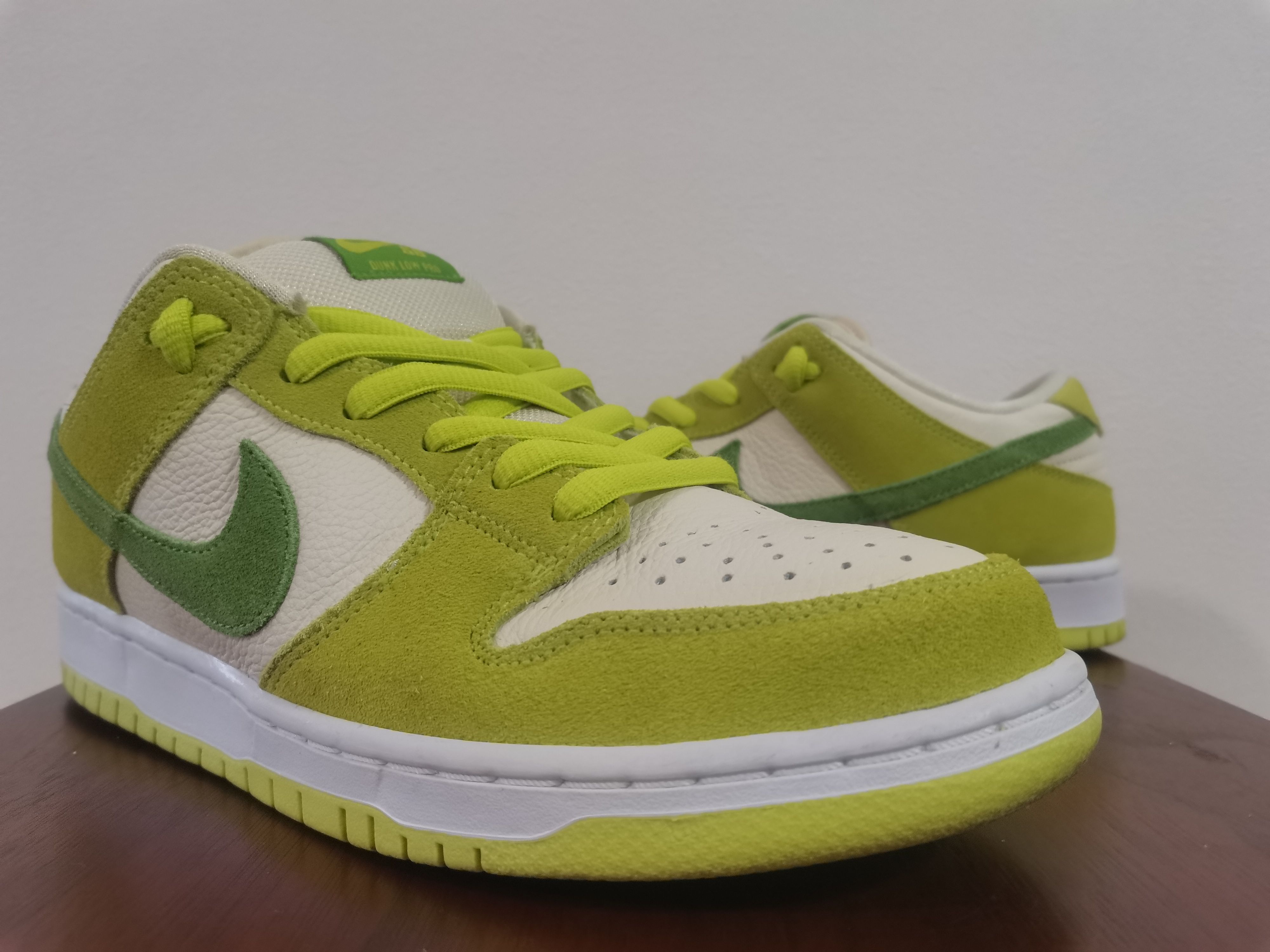 Nike SB Dunk Low "Green Apple"