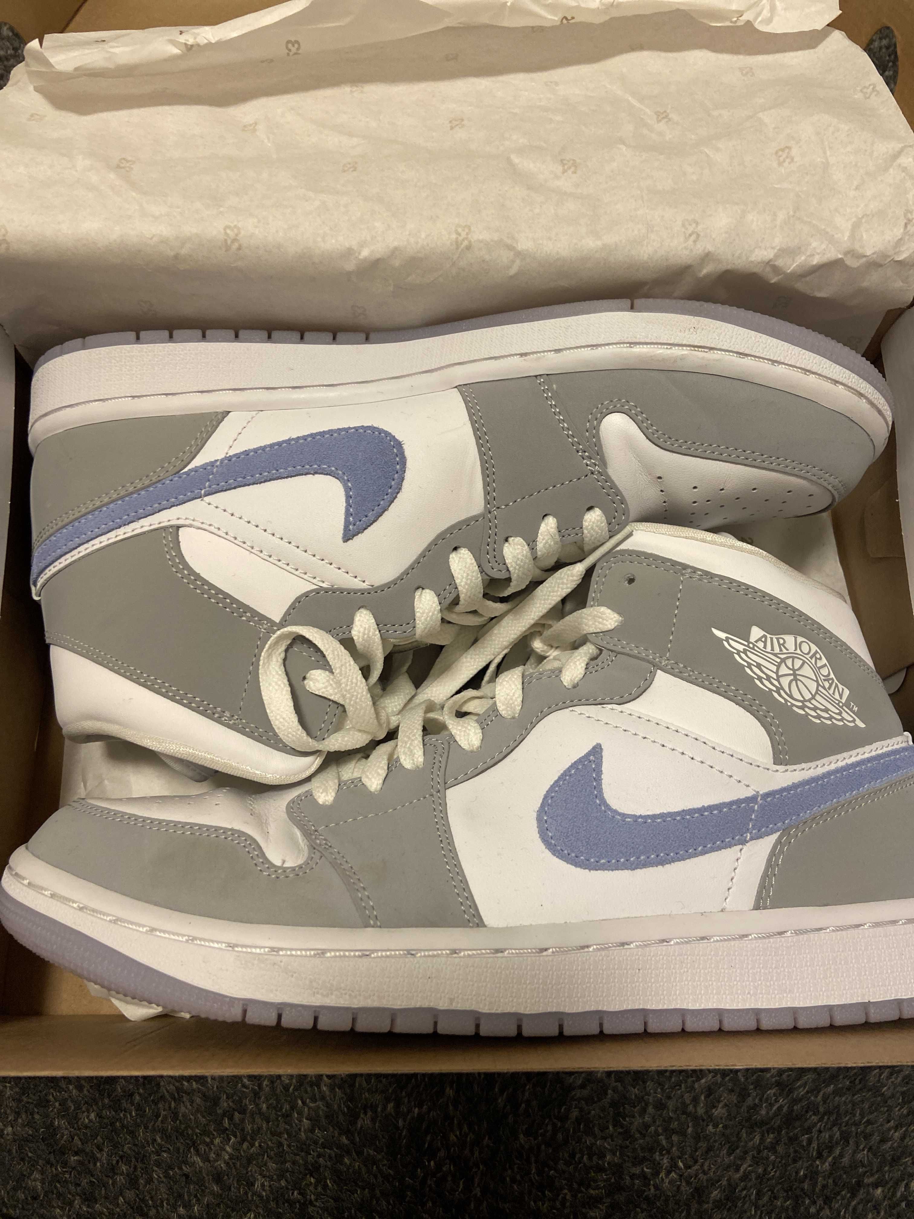 Nike Women's Air Jordan 1 Mid "Wolf Grey"