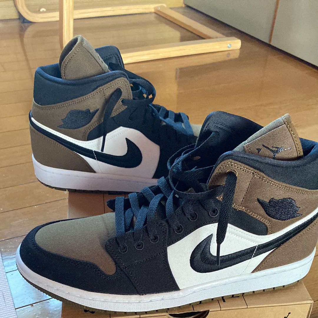 Nike Women's Air Jordan 1 Mid SE "Olive Toe"