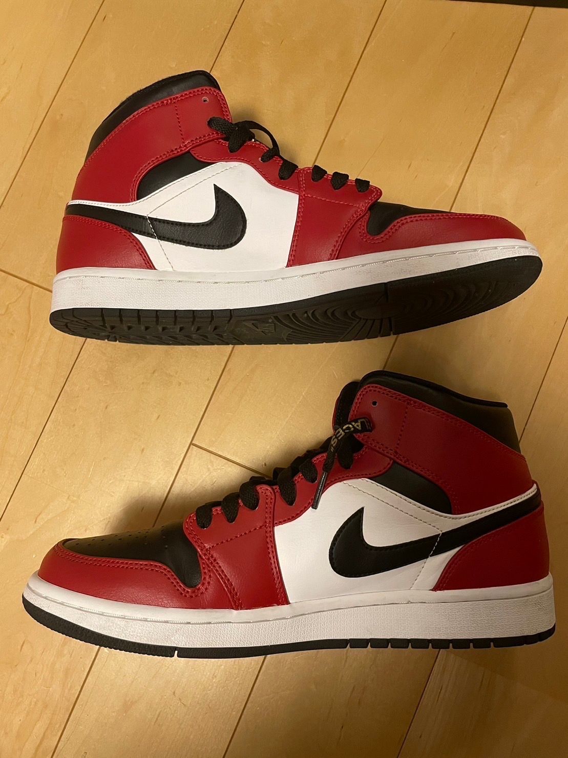 Nike Air Jordan 1 Mid "Chicago Black Toe"