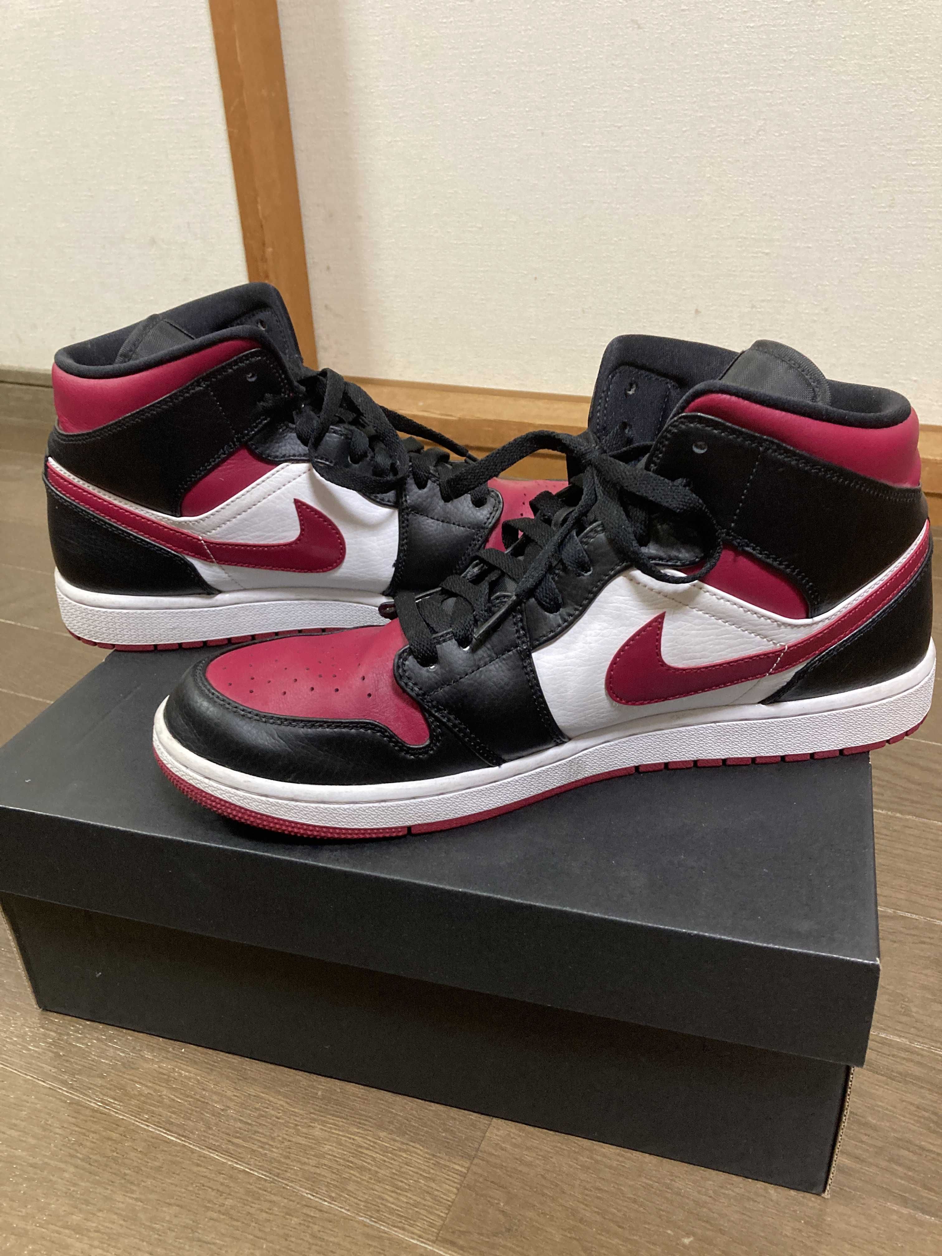 NIKE AIR JORDAN 1 MID "BLACK/RED/WHITE"