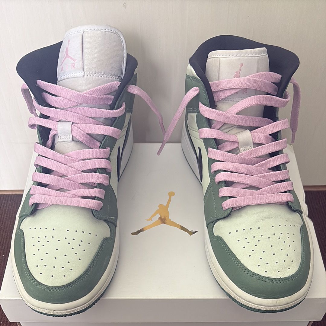 NIKE Women's AIR JORDAN 1 MID SE "DUTCH GREEN"