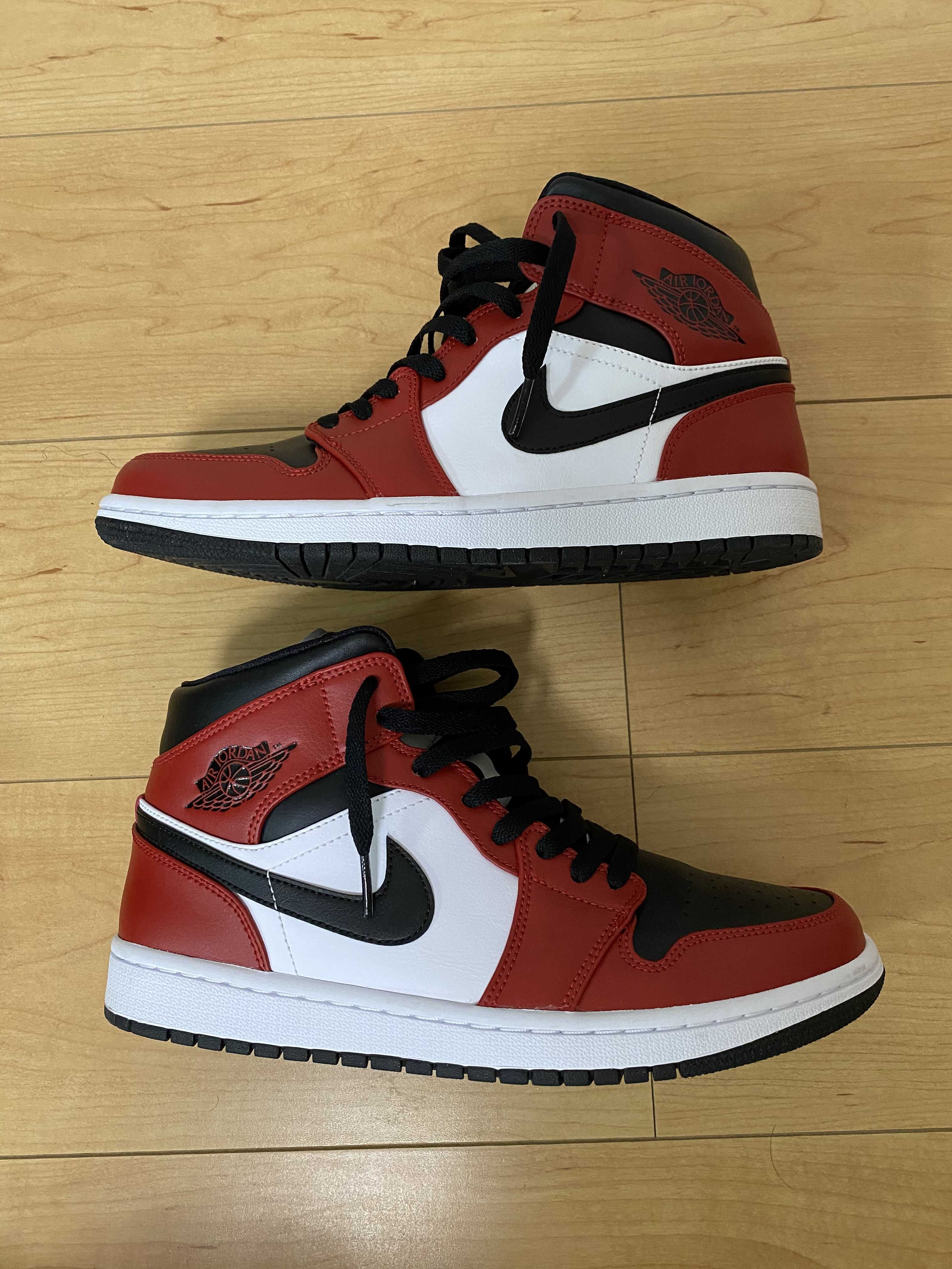 Nike Air Jordan 1 Mid "Chicago Black Toe"