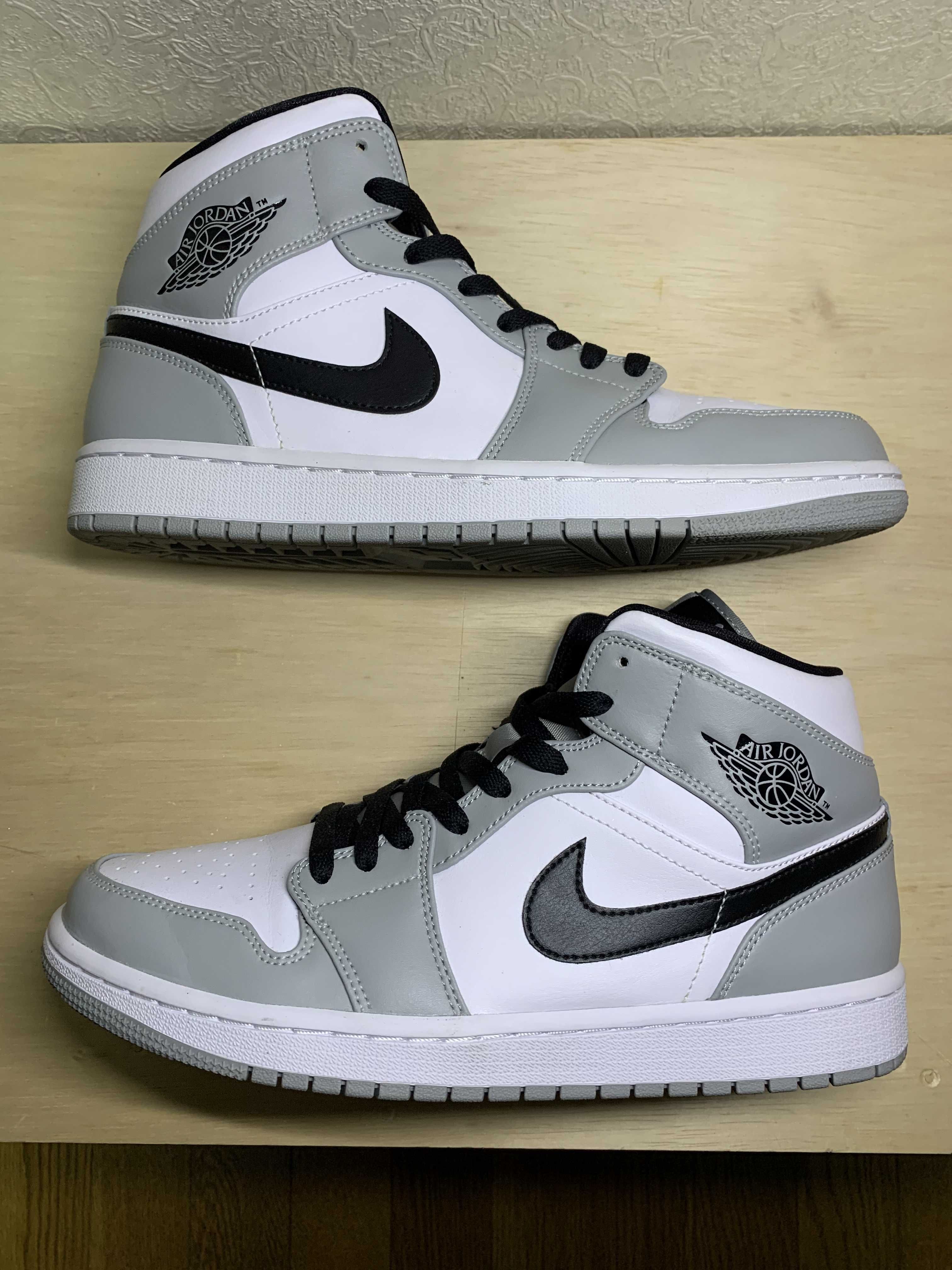 Nike Air Jordan 1 Mid "Light Smoke Grey/White/Black"