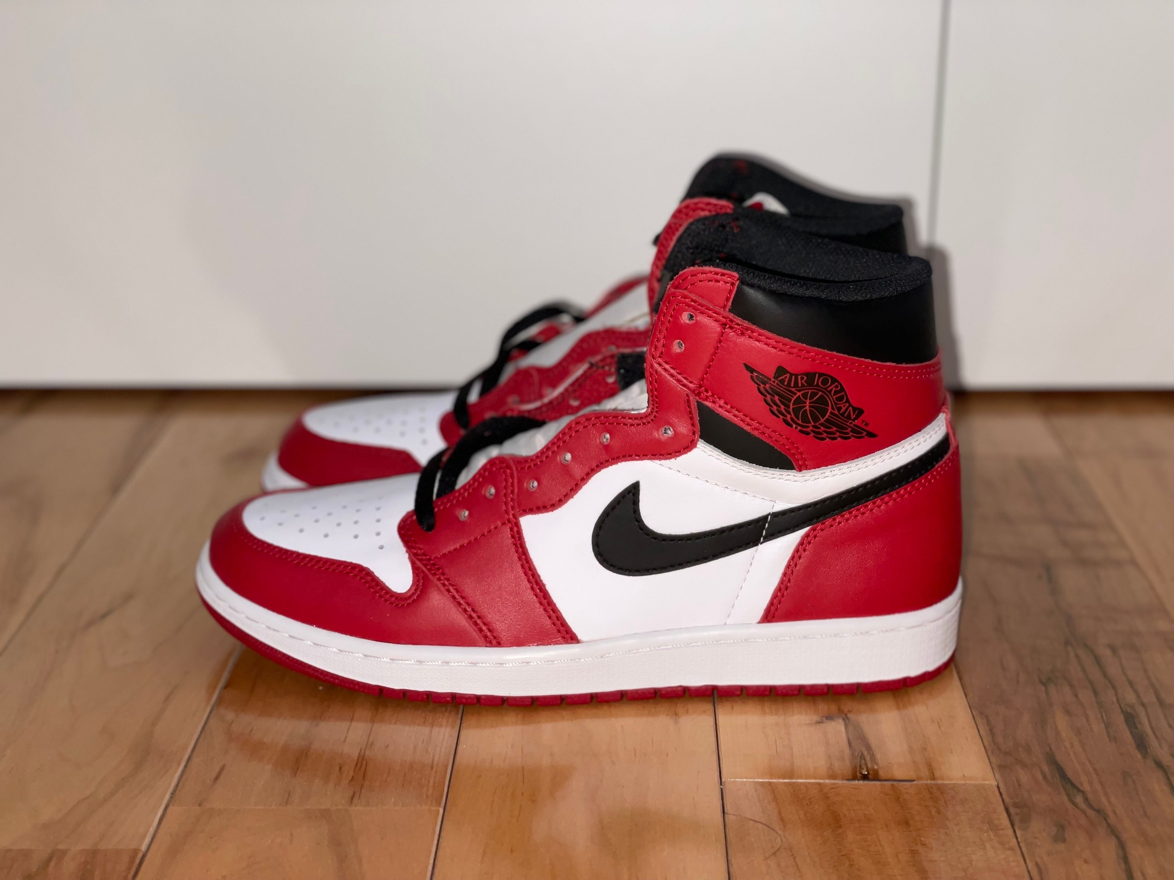 Nike Air Jordan 1 Retro High "Chicago" (2015)