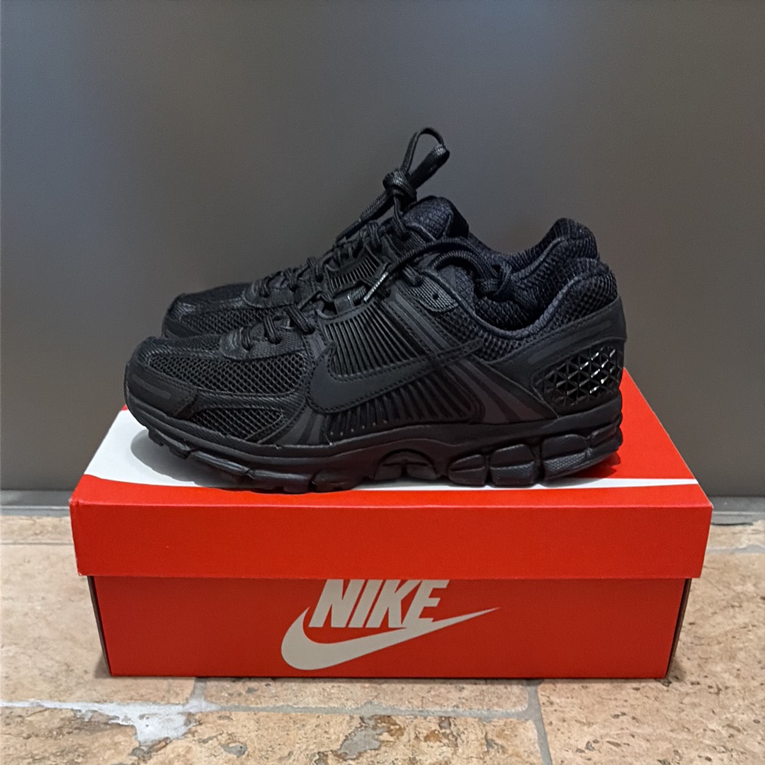 Nike Zoom Vomero 5 "Black"