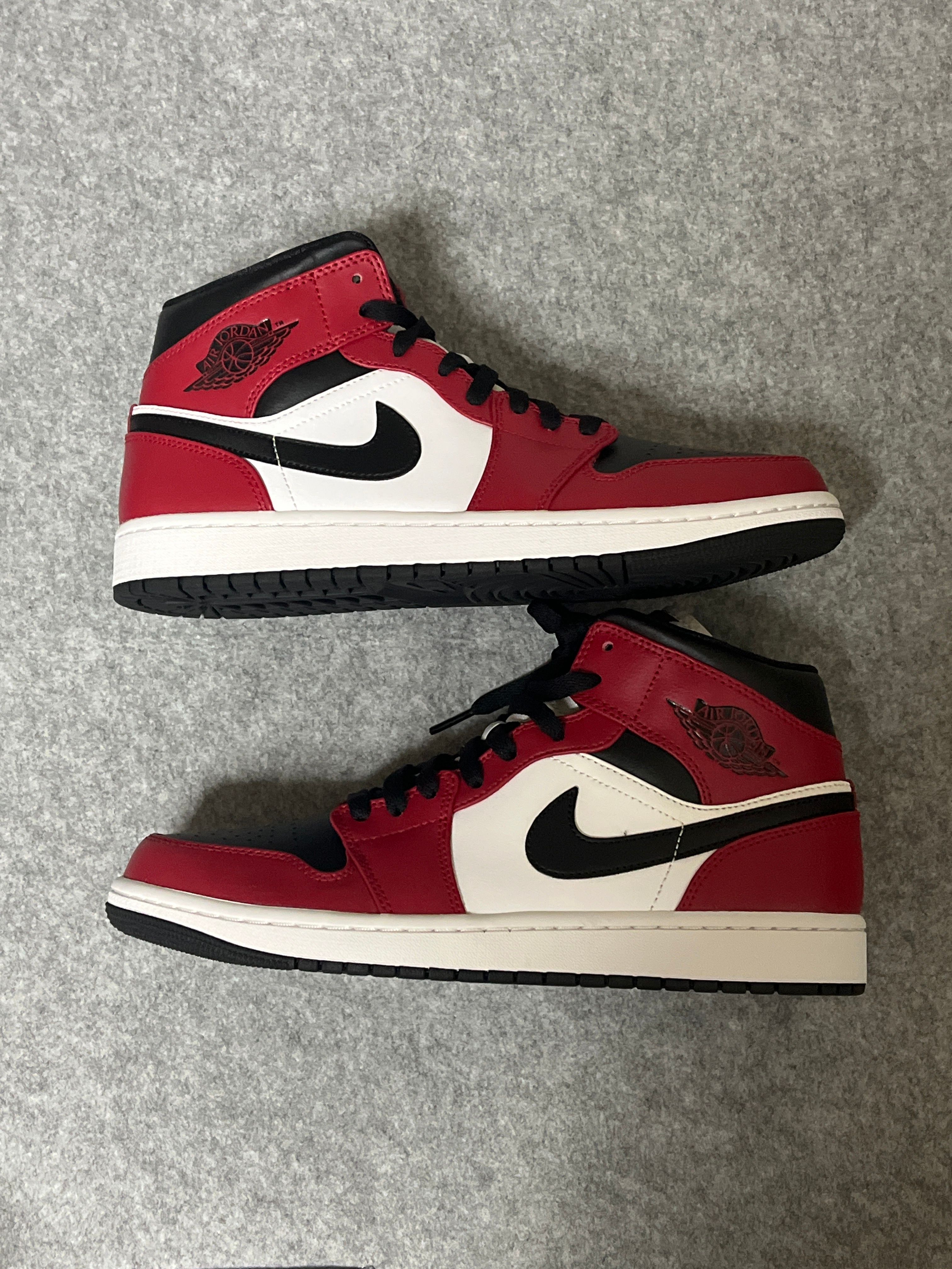 Nike Air Jordan 1 Mid "Chicago Black Toe"