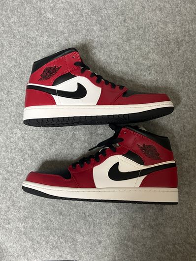 Nike Air Jordan 1 Mid "Chicago Black Toe"