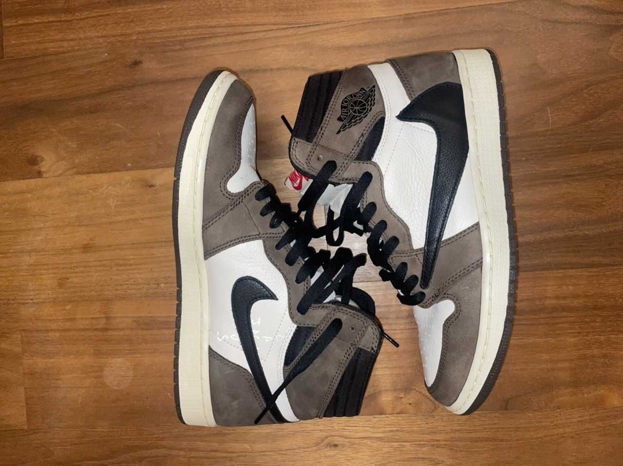Travis Scott × Nike Air Jordan 1 Retro High OG TS SP "Sail/Dark Mocha"