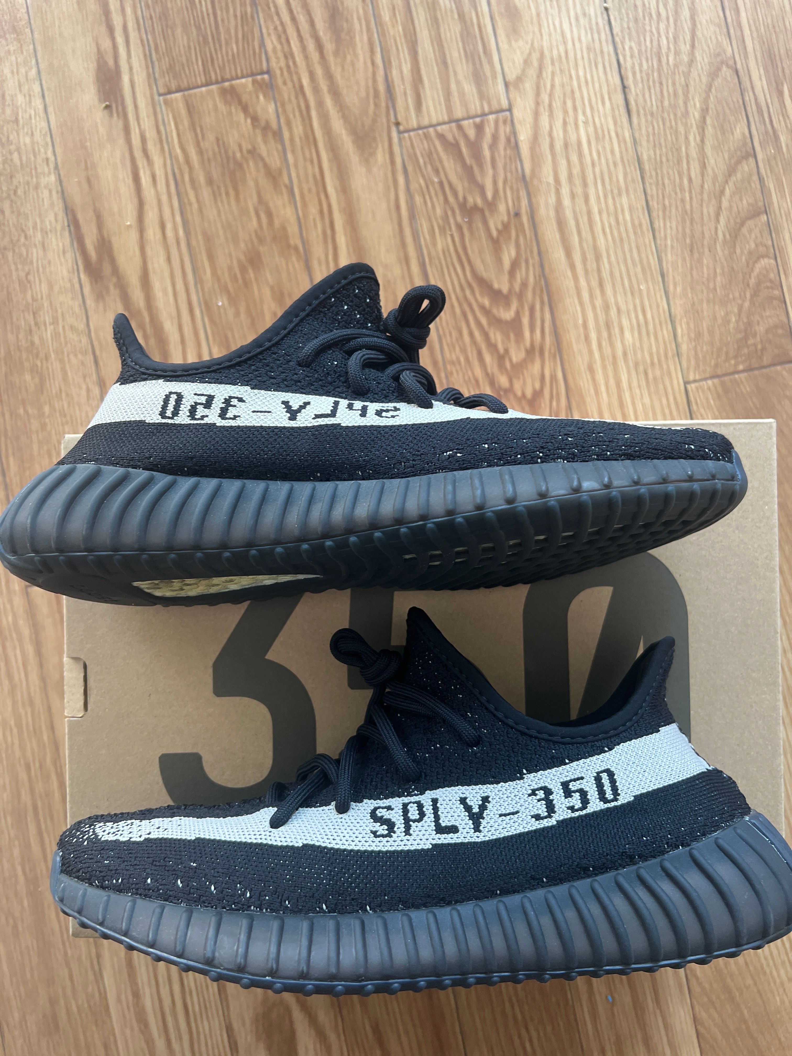 adidas YEEZY Boost 350 V2 "Oreo"