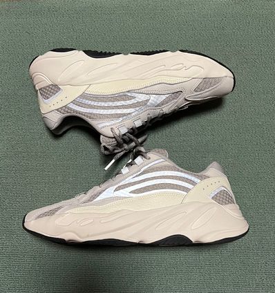 adidas YEEZY Boost 700 V2 "Static"