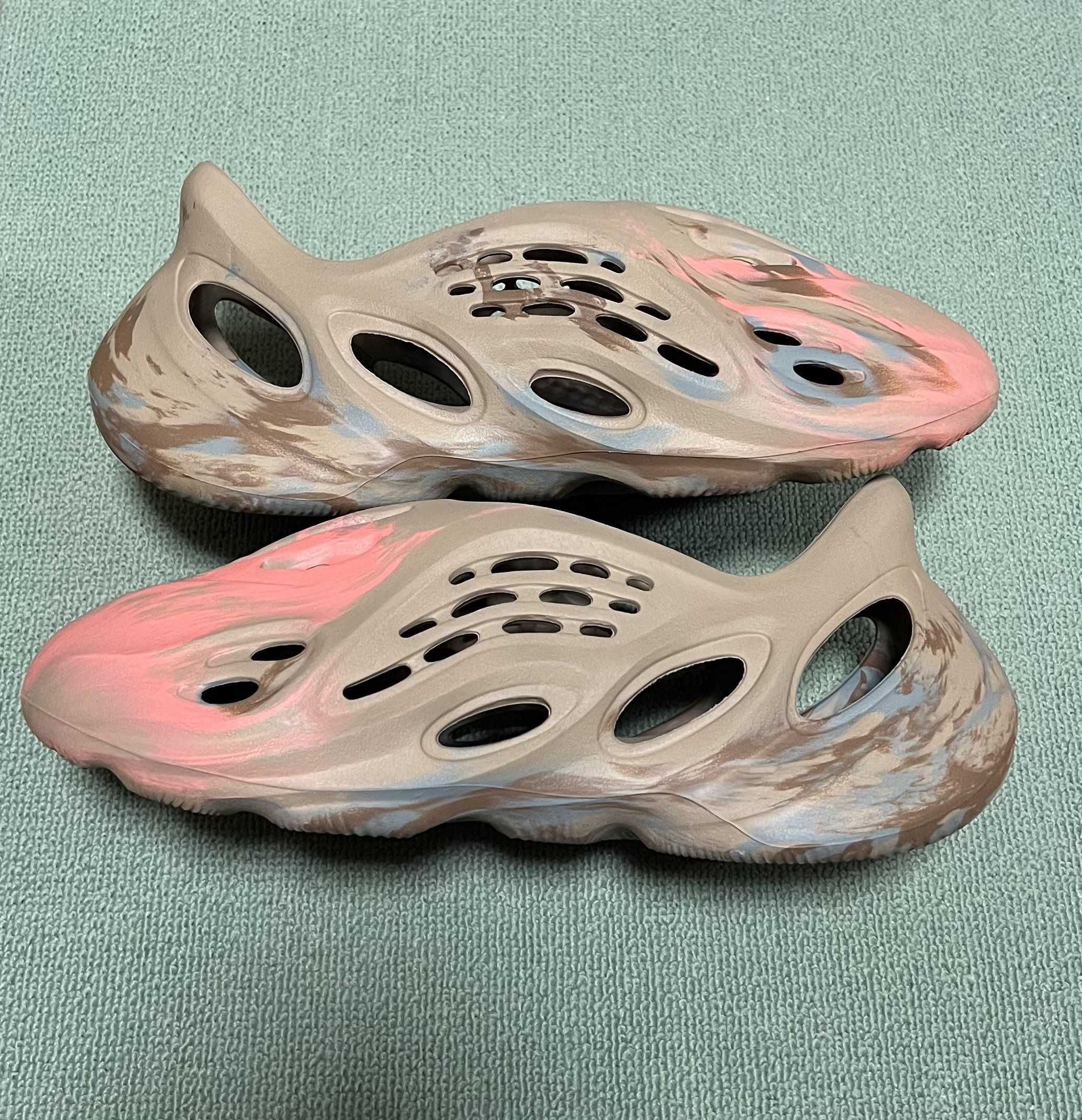 adidas YEEZY Foam Runner "Mx Sand Grey"