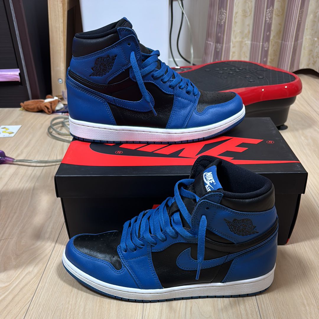Nike Air Jordan 1 Retro High OG "Dark Marina Blue"