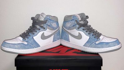 Nike Air Jordan 1 High OG "Hyper Royal"