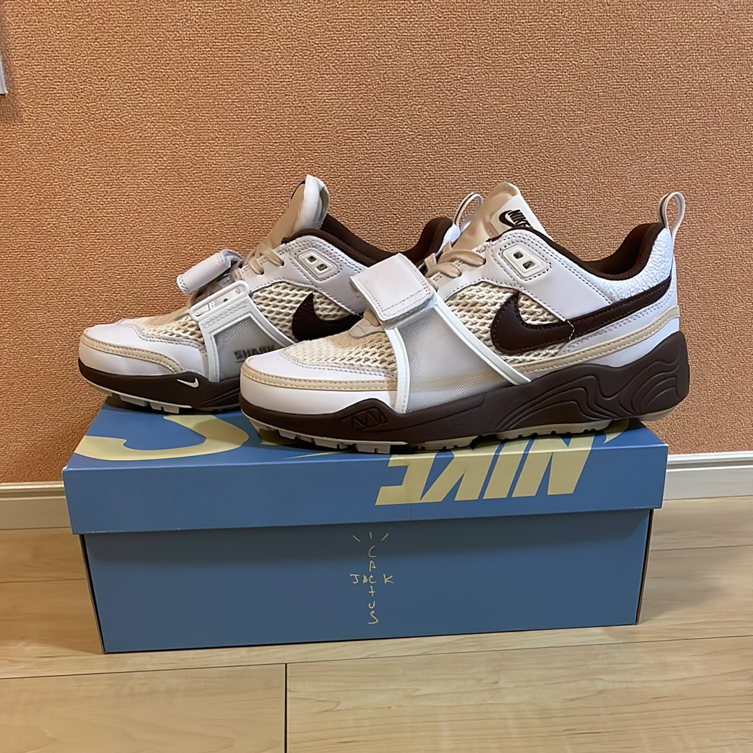 Travis Scott × Nike Zoom Field Jaxx "White and Light Chocolate"