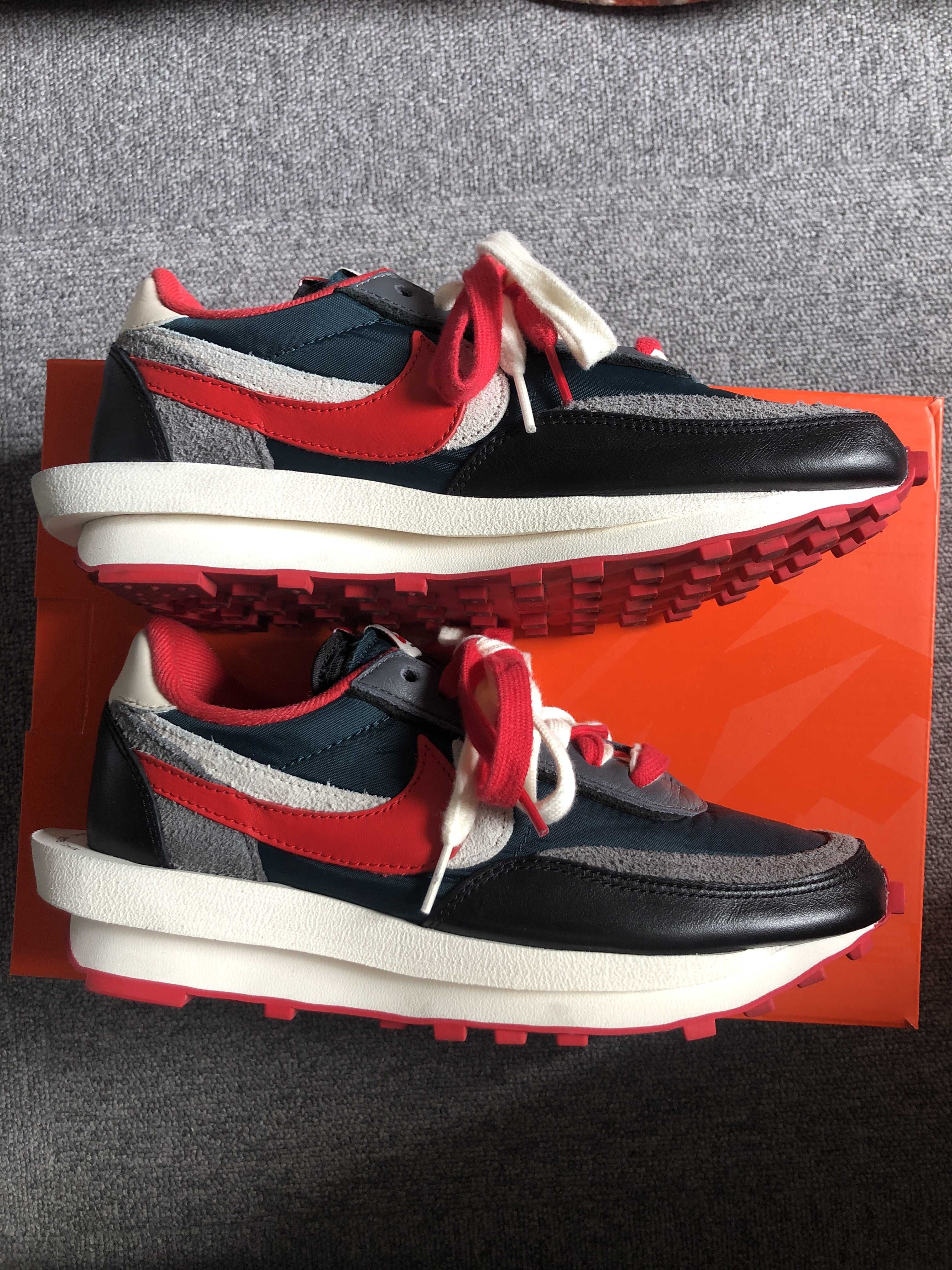 UNDERCOVER × sacai × Nike LD Waffle "Midnight Spruce/Pale Ivory-Dark Grey-University Red"