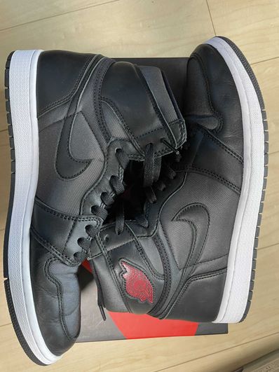 Nike Air Jordan 1 Retro High OG "Black/Metallic Silver/Gym Red"