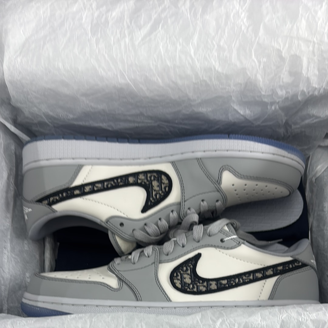 ディオール × ナイキ エアジョーダン1 ロー OG "ウルフ グレー/ブラック-セイル-ホワイト"