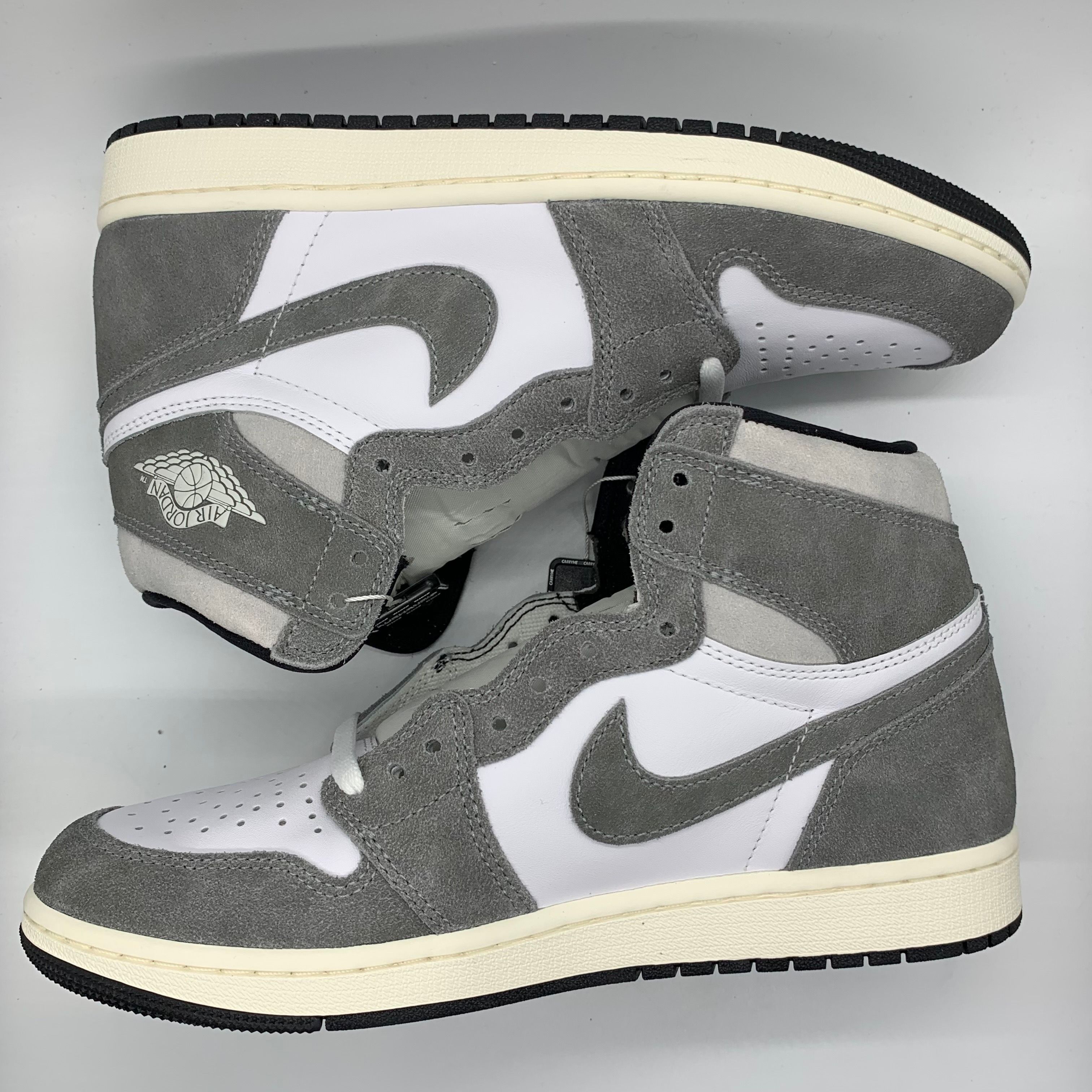 Nike Air Jordan 1 Retro High OG "Black and Smoke Grey"