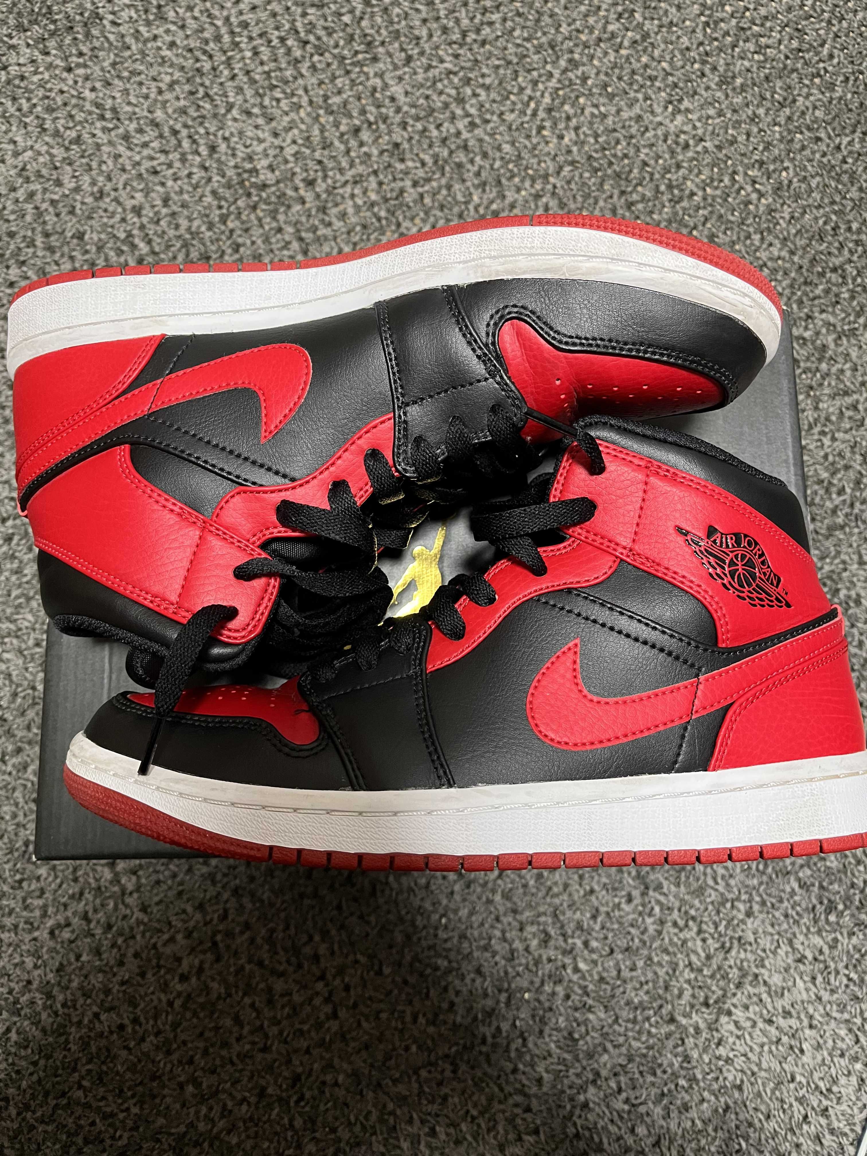 Nike Air Jordan 1 Mid "Bred"