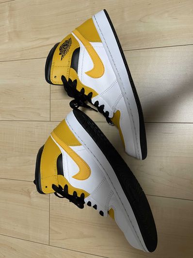 Nike Air Jordan 1 Mid "University Gold"