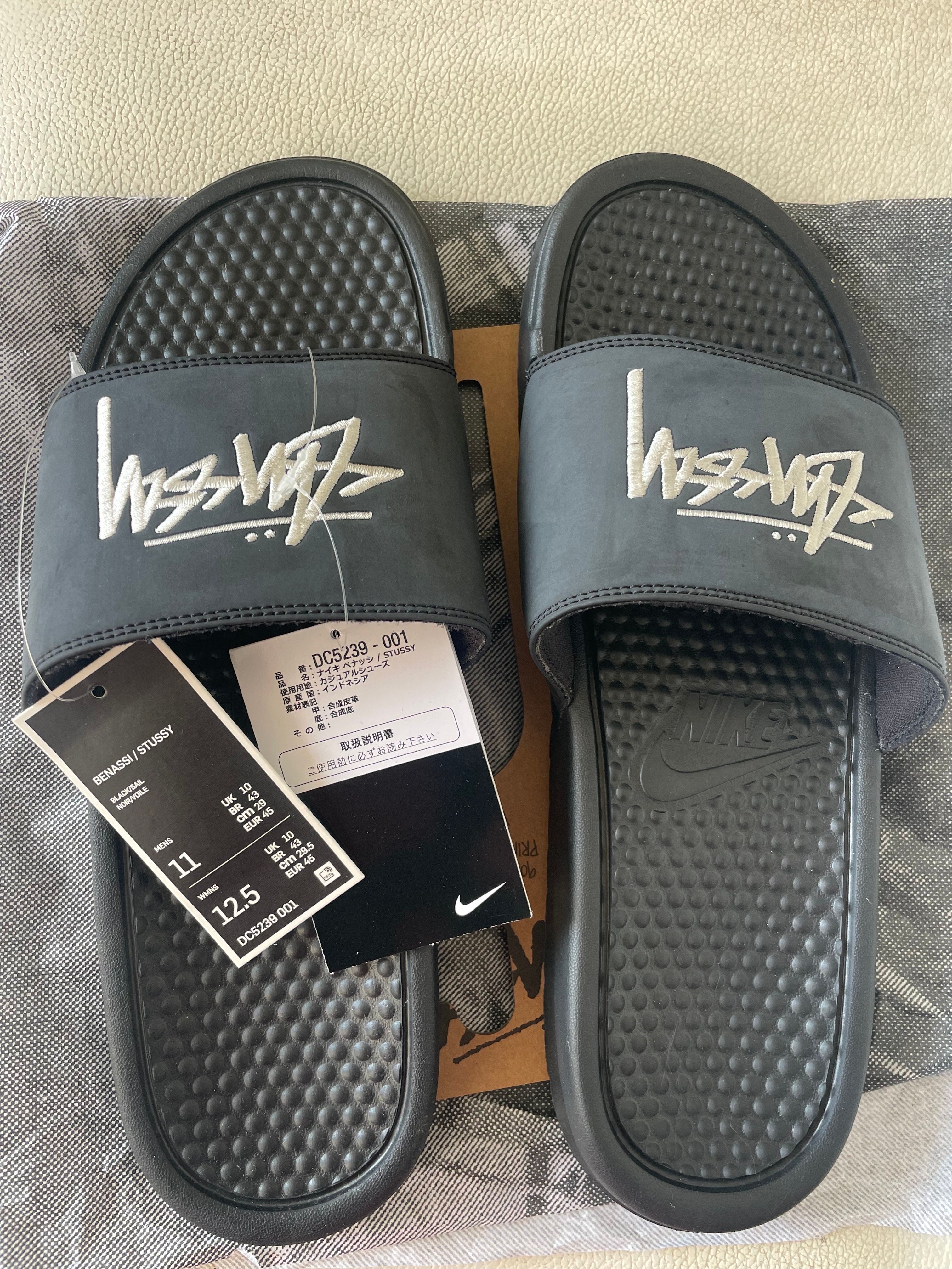 Stussy × Nike Benassi Slide Sandal "Black" (DC5239-001)