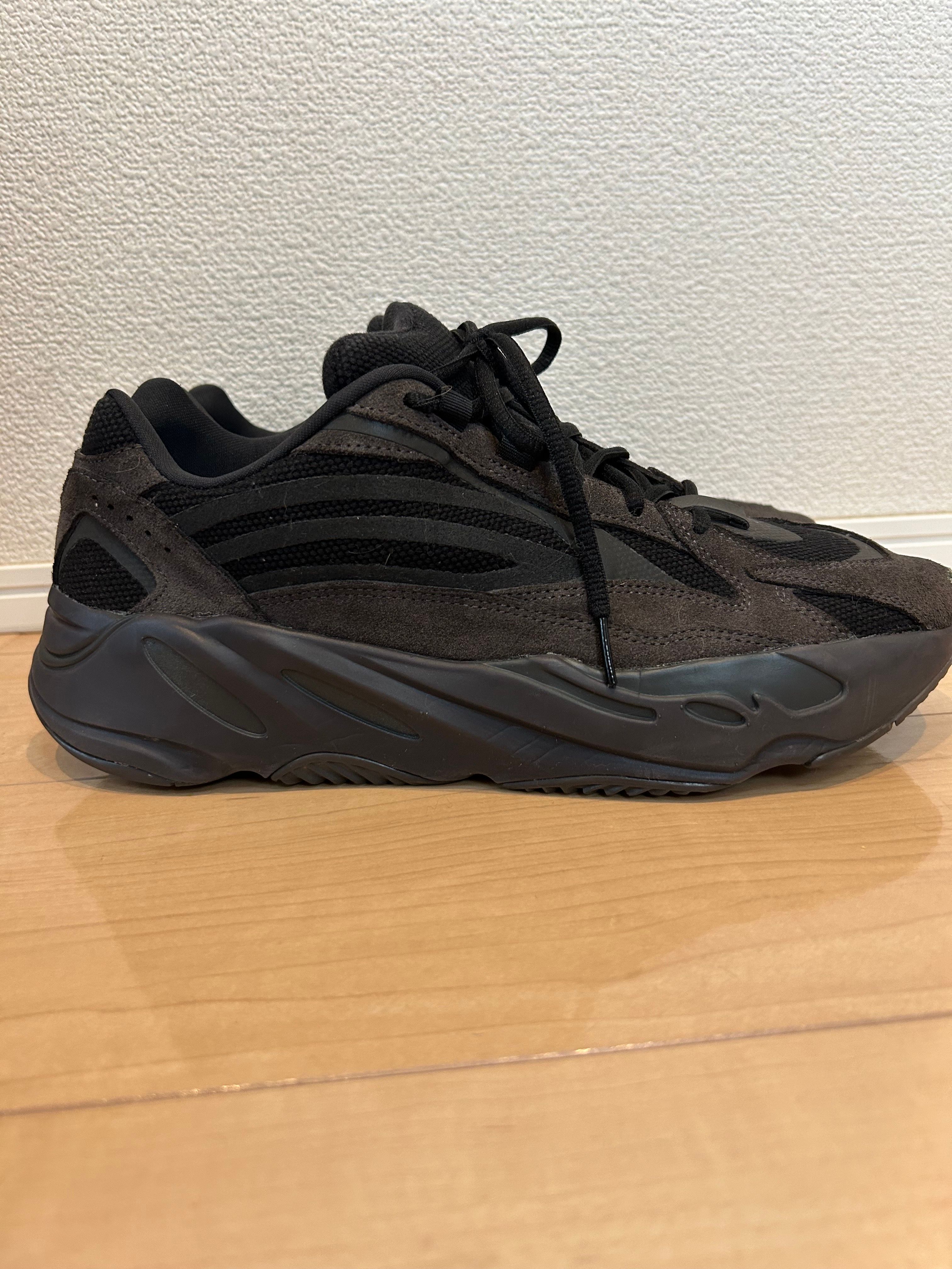adidas YEEZY BOOST 700 V2 "Vanta"