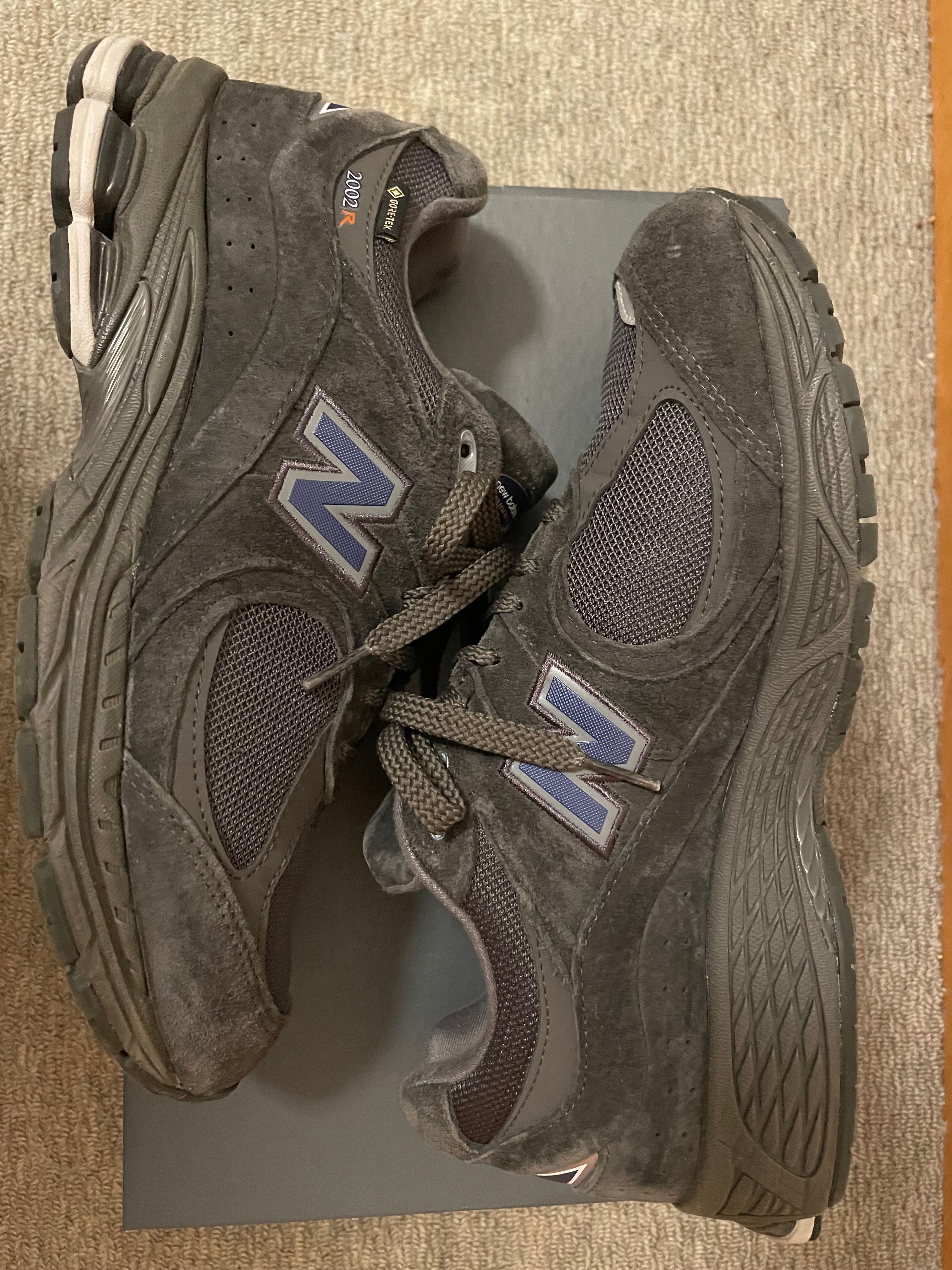 BEAMS × New Balance 2002R GORE-TEX "Charcoal"