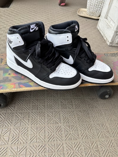 Nike GS Air Jordan 1 Retro High OG "Black/White"