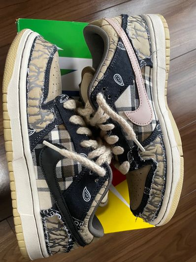 Travis Scott × Nike SB Dunk Low "Black/Parachute Beige"