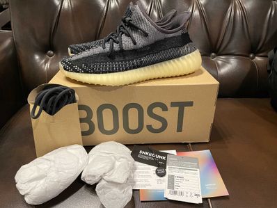 adidas YEEZY Boost 350V2 "Carbon"