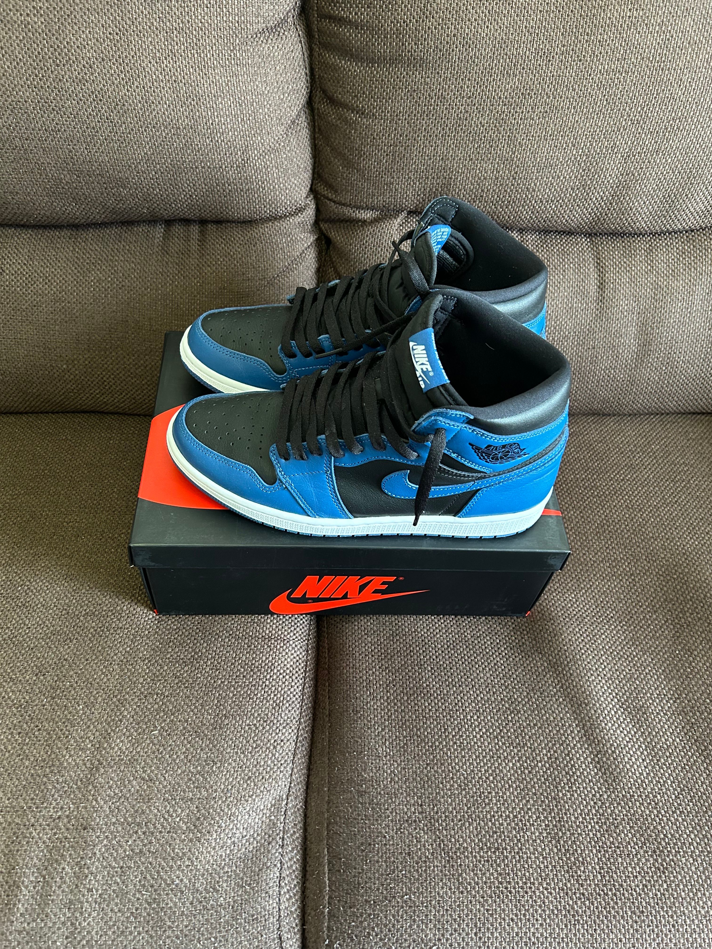 Nike Air Jordan 1 Retro High OG "Dark Marina Blue"