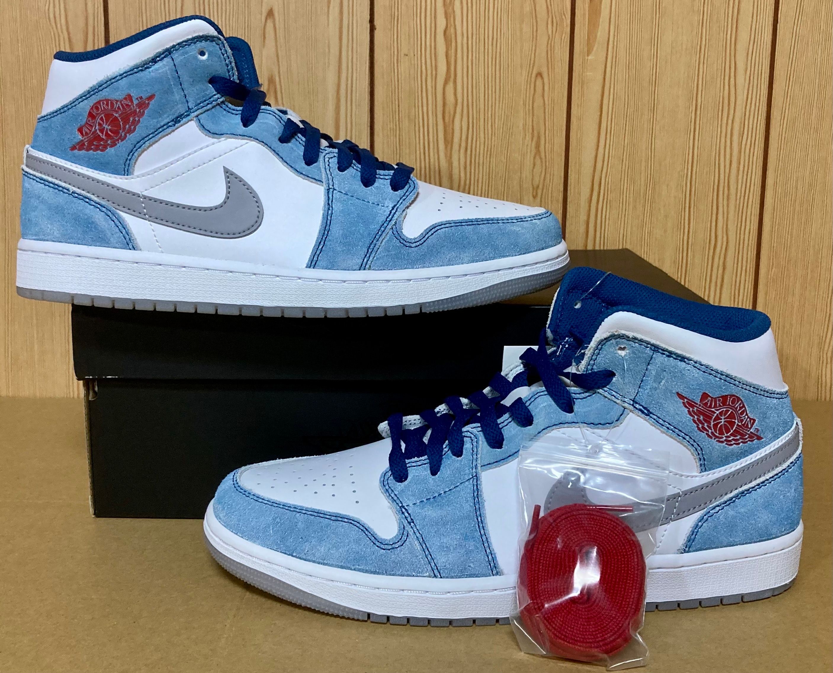 Nike Air Jordan 1 Mid SE "White/Hyper Royal/Red"