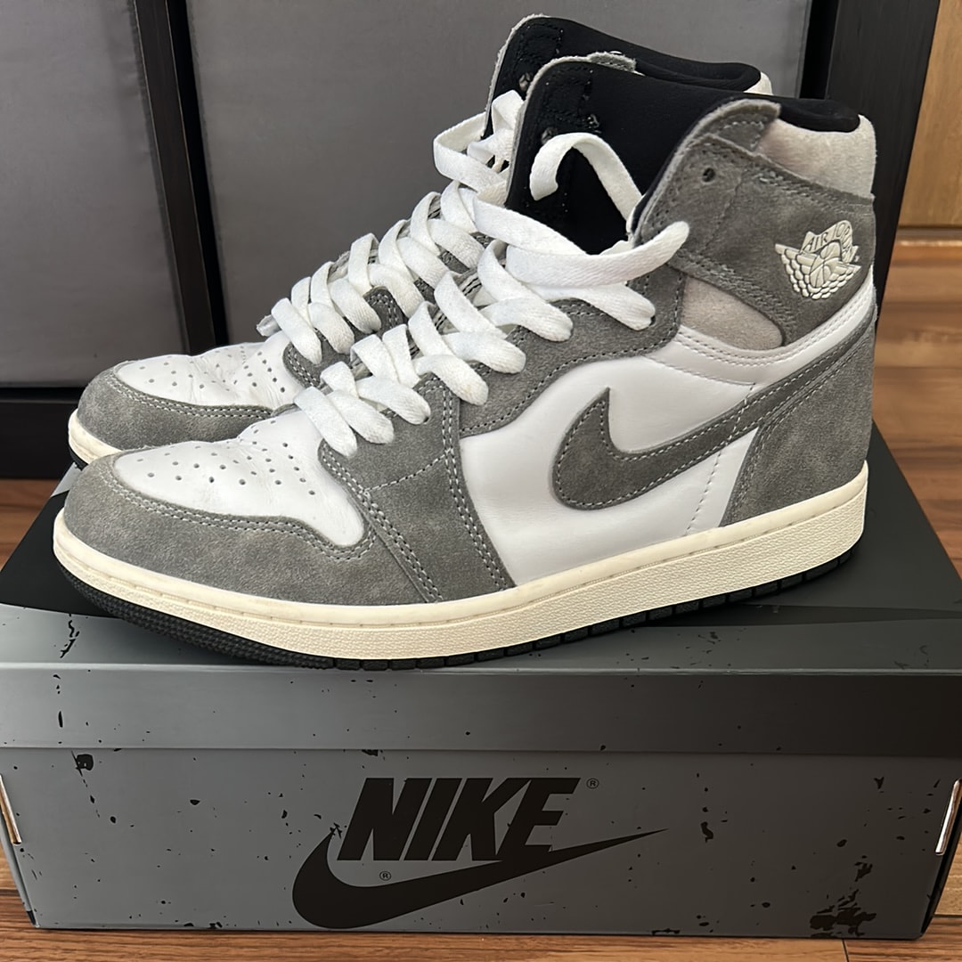 Nike Air Jordan 1 Retro High OG "Black and Smoke Grey"