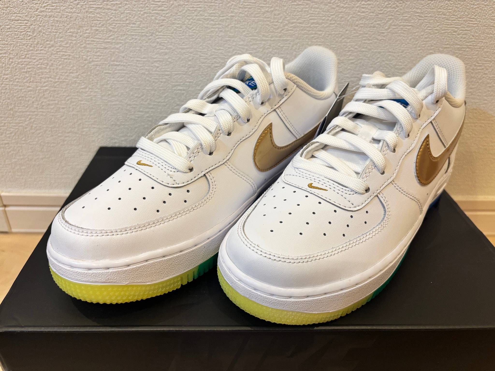Nike GS Air Force 1 "White/Soar/Sonic Yellow/Metallic Gold"