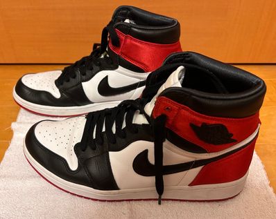 Nike Women's Air Jordan 1 Retro High "Satin Black Toe"