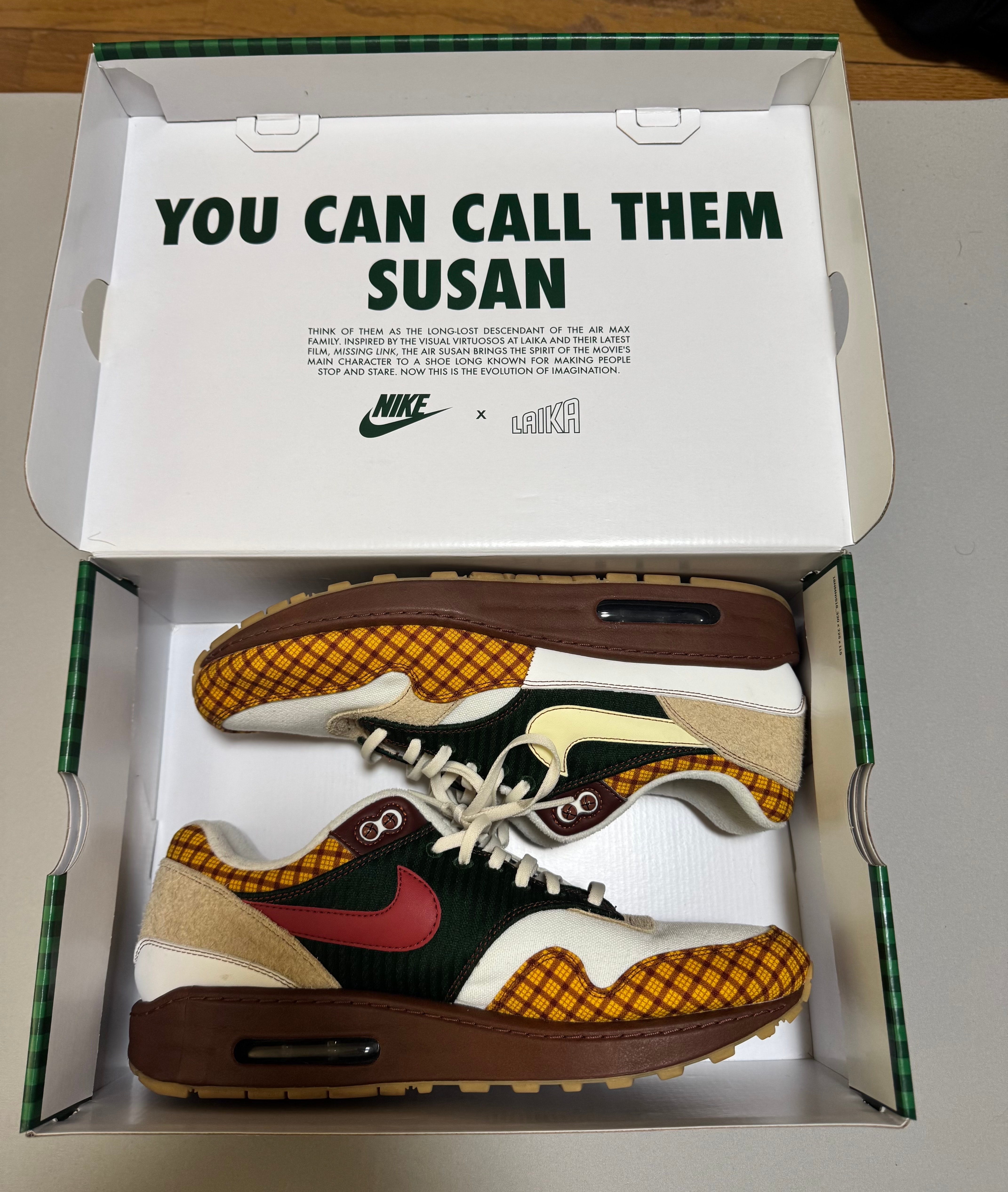 ミッシングリンク × ナイキ エアマックス スーザン "セイル/アラバスター/コズミックボンサイ"