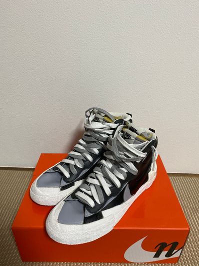 sacai × NIKE BLAZER MID "BLACK/WOLF GREY/WHITE"