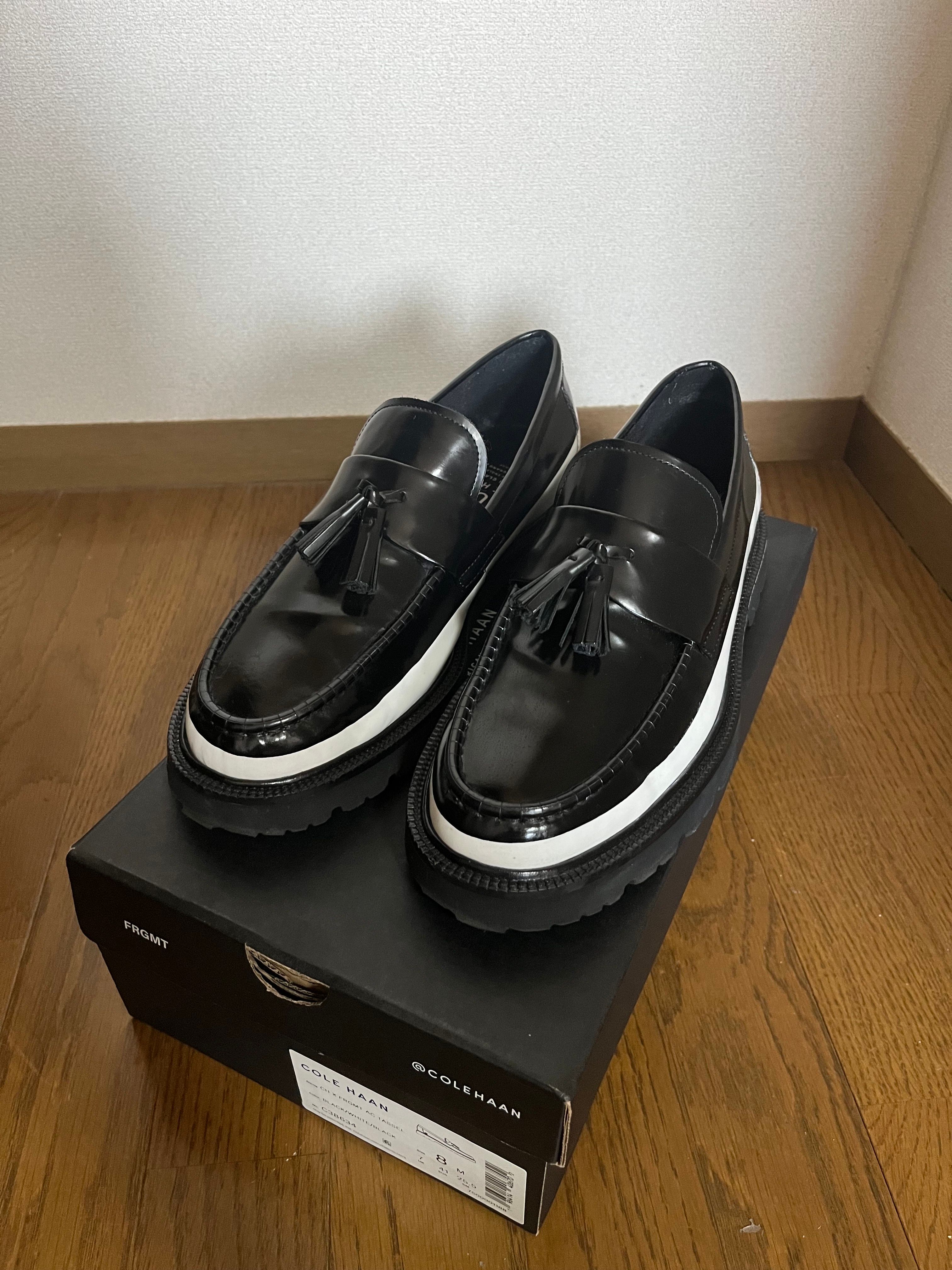 フラグメント × コールハーン アメリカンクラシック タッセルローファー "ブラック/ホワイト"