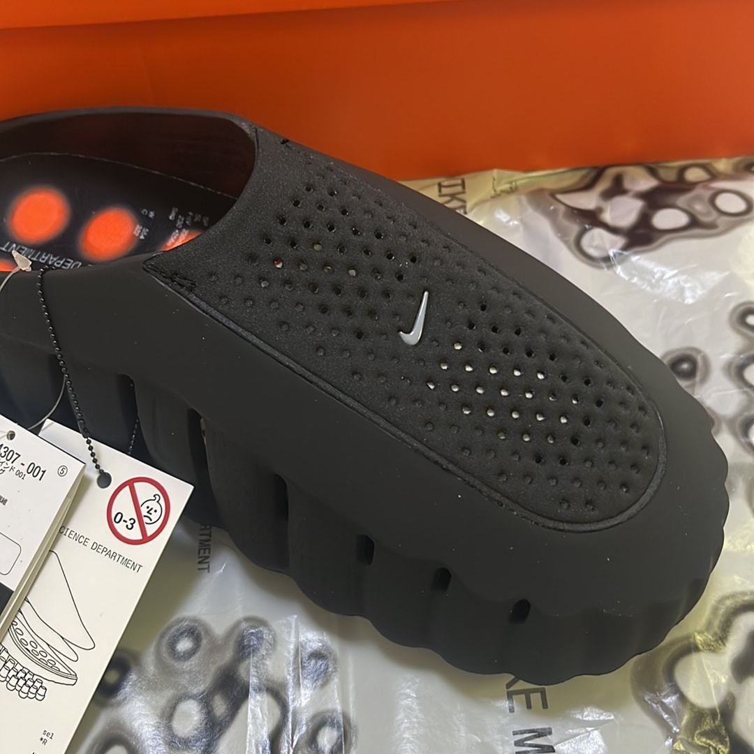 Nike Mind 001 Mules "Black/Hyper Crimson"