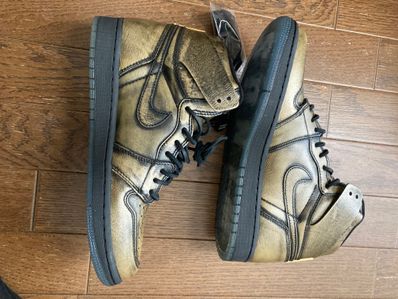 NIKE AIR JORDAN 1 RETRO HIGH OG WINGS "BLACK/BLACK-METALLIC GOLD"