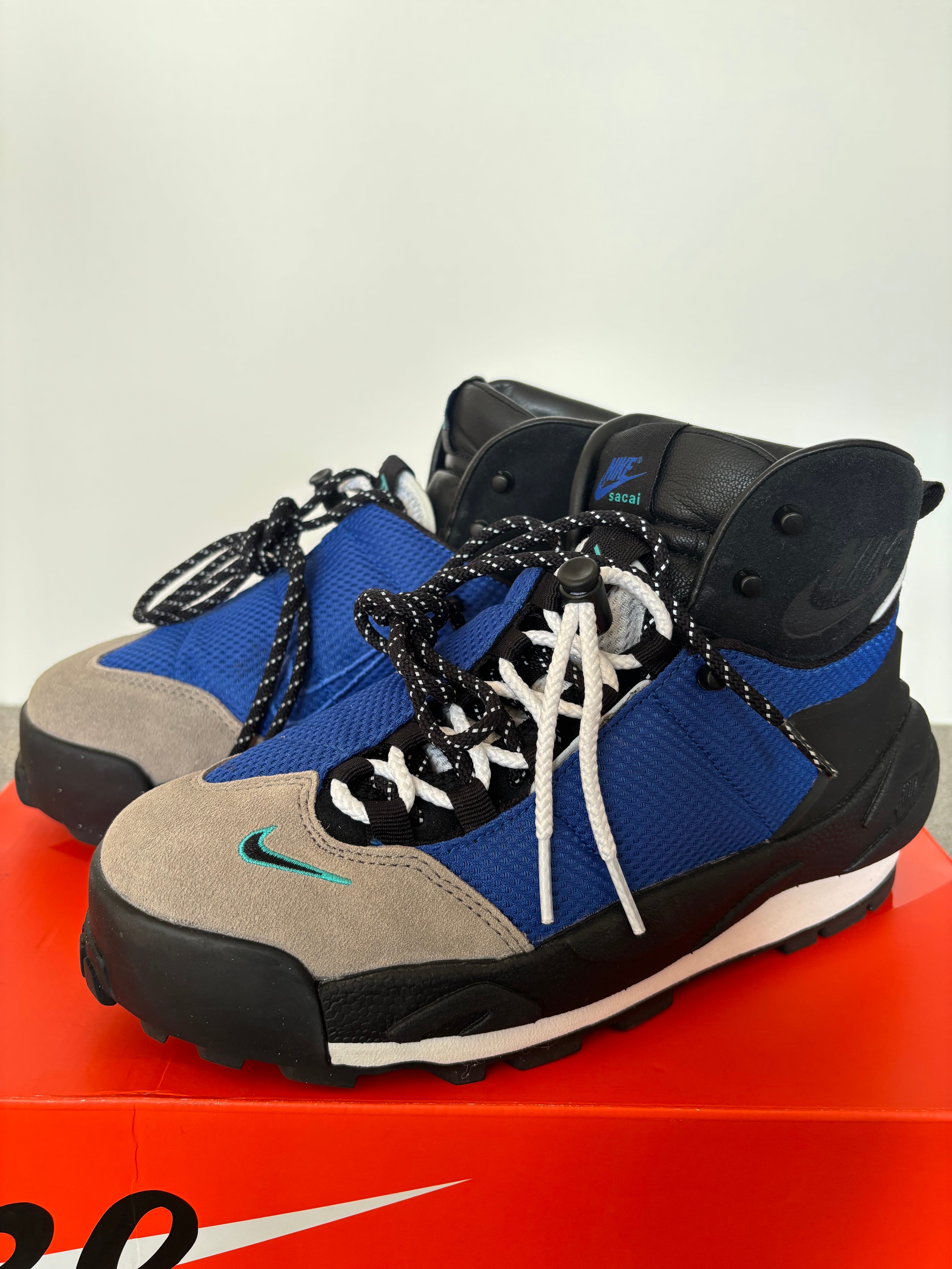 sacai × Nike Magmascape "Varsity Royal"
