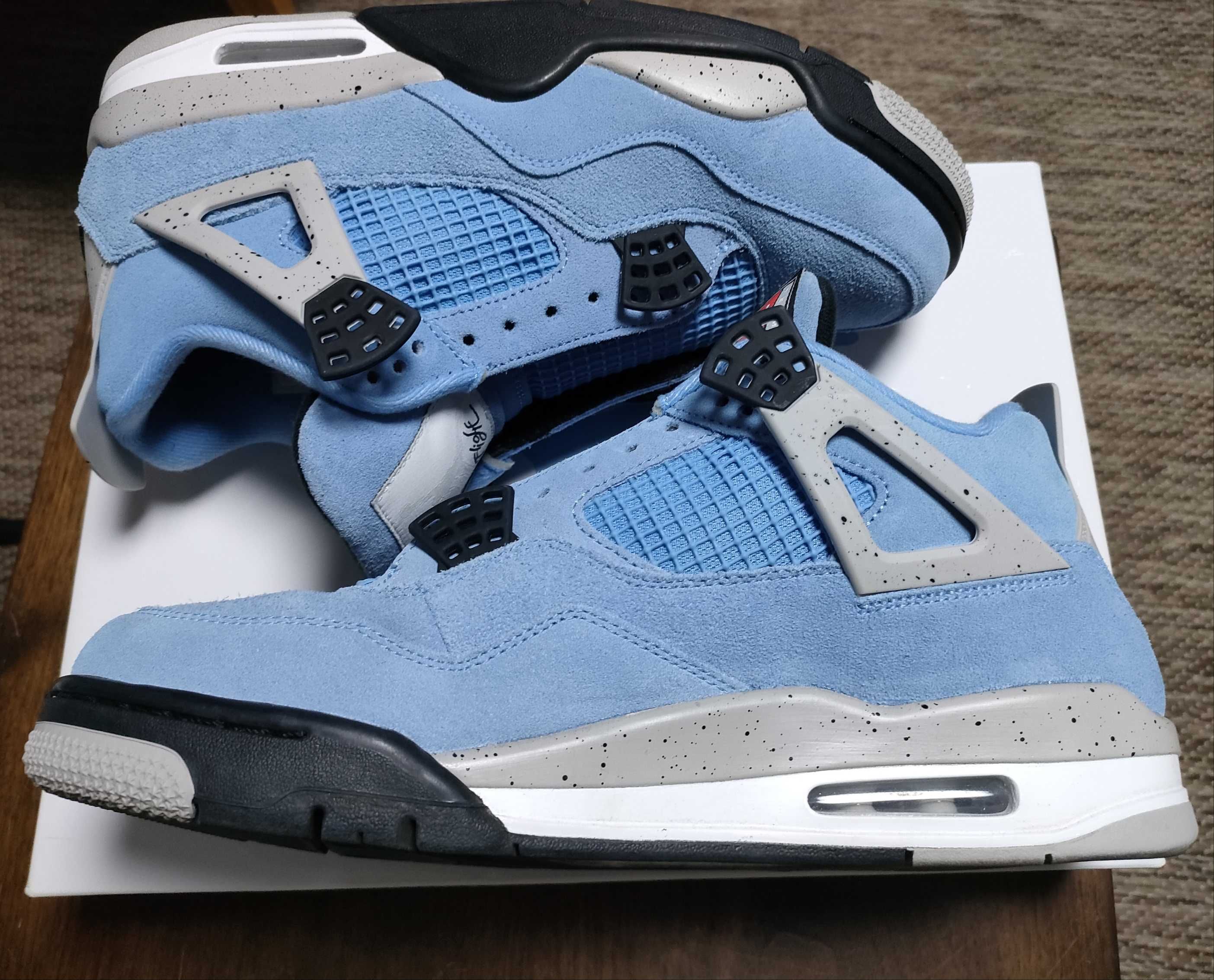 Nike Air Jordan 4 "University Blue"